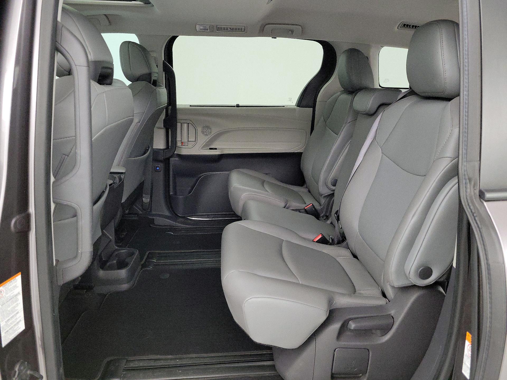 Thumbnail: 2021 Toyota Sienna - 19