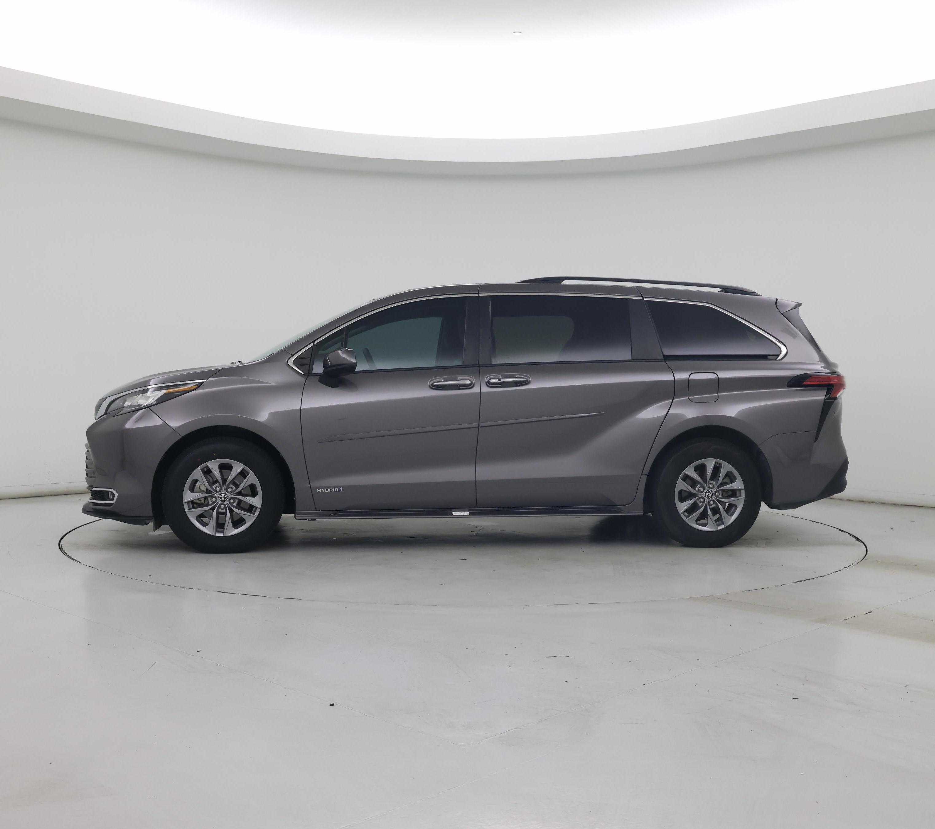 Thumbnail: 2021 Toyota Sienna - 3