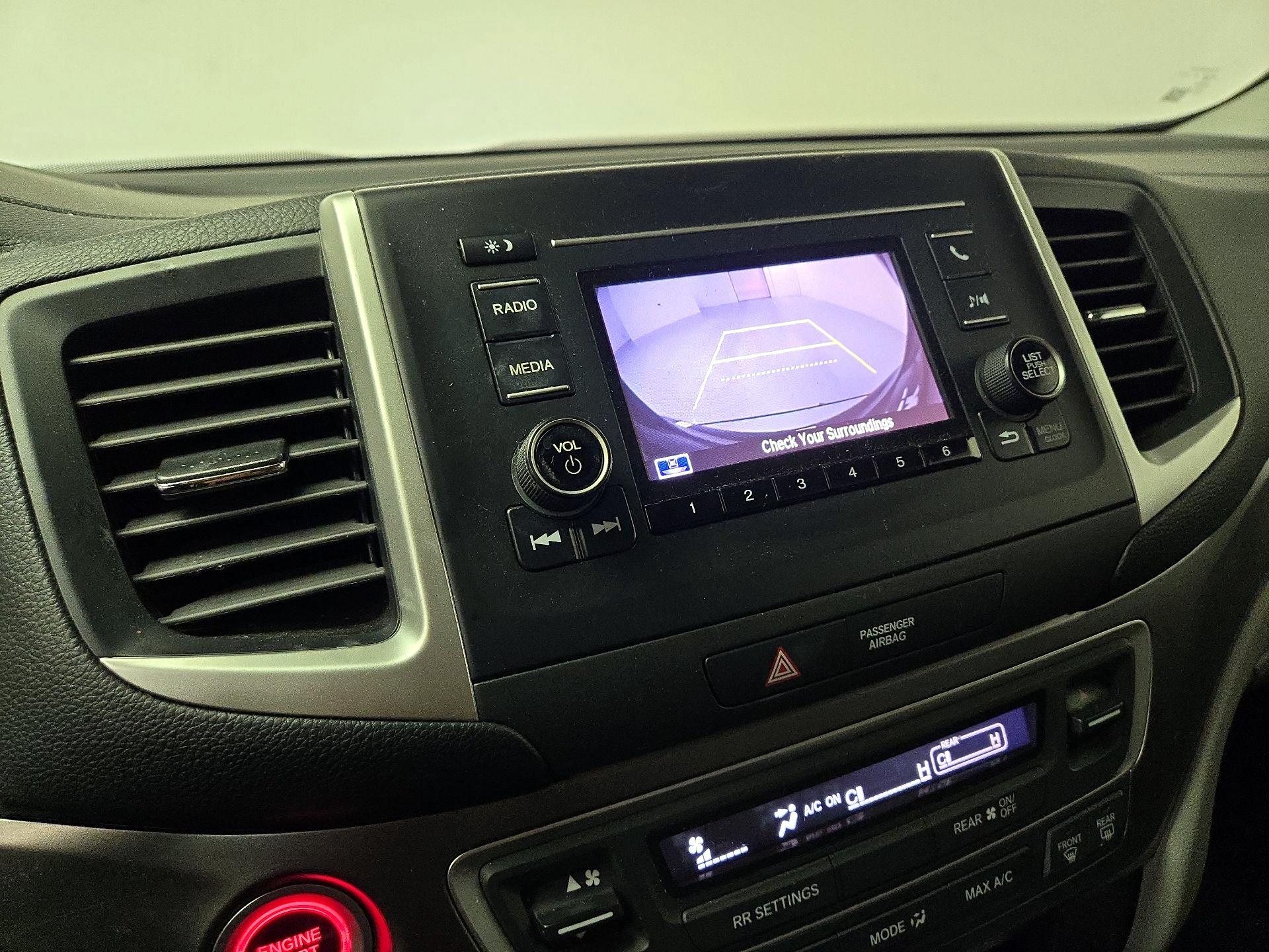 Thumbnail: 2019 Honda Pilot - 14