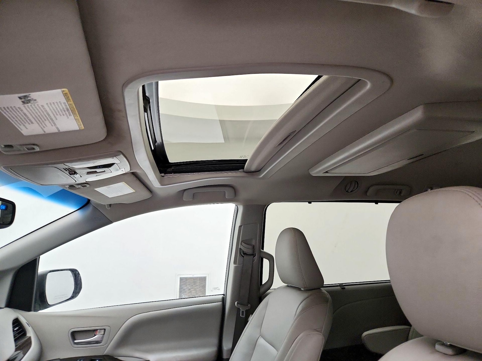 Sunroof(s) & Overhead Airbags