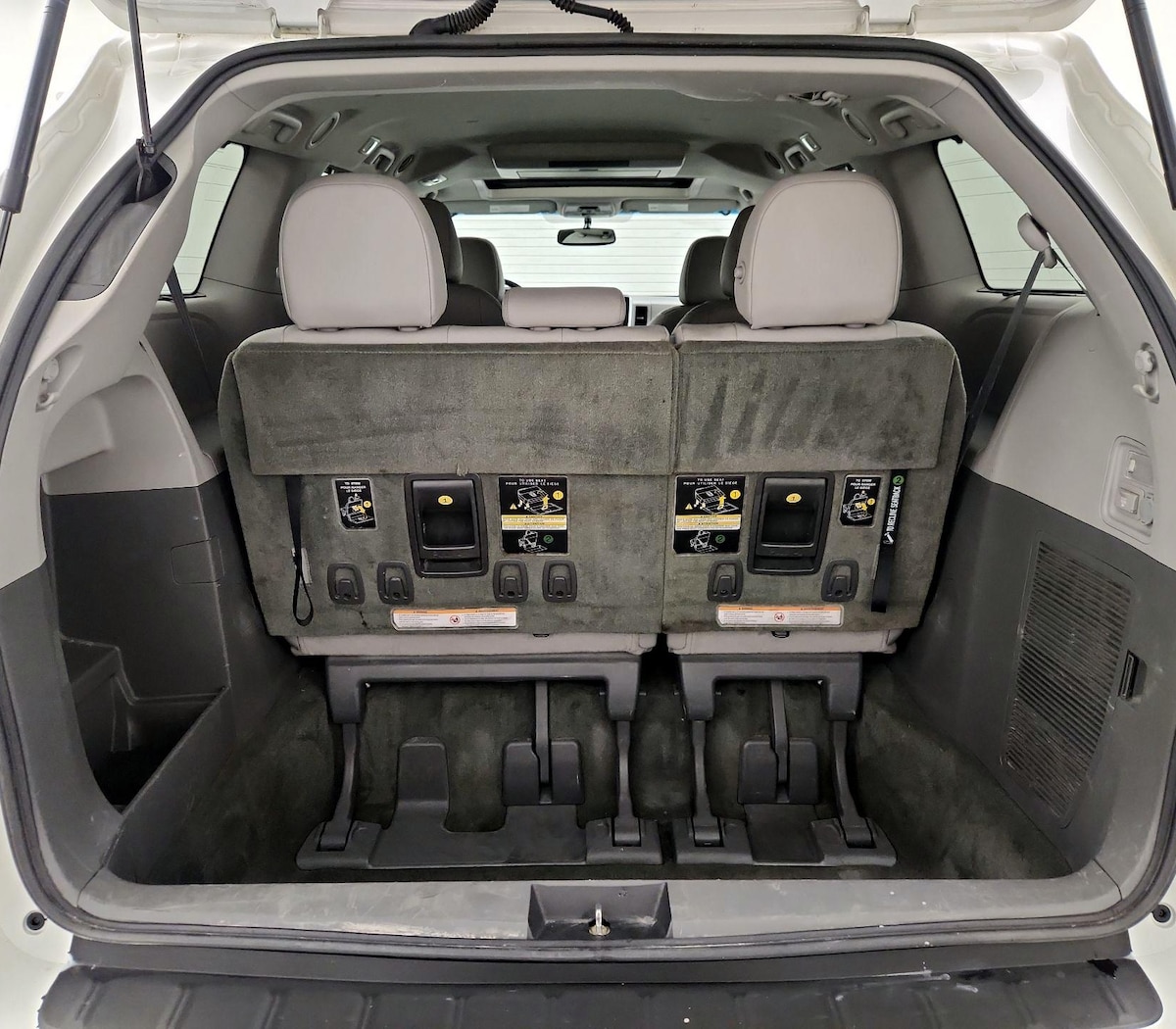 Trunk/Cargo (Seats Up)