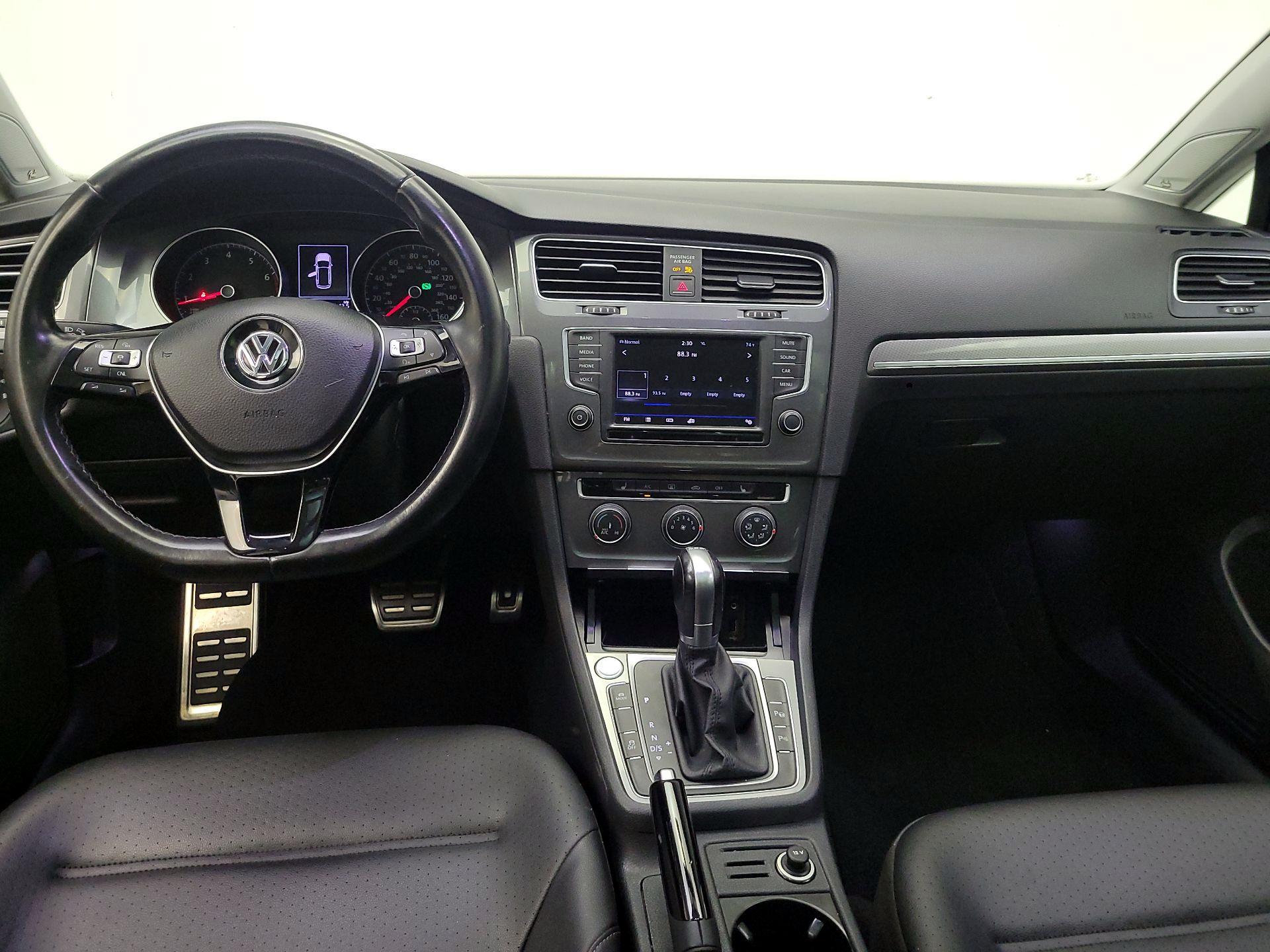 Thumbnail: 2017 Volkswagen Golf - 9