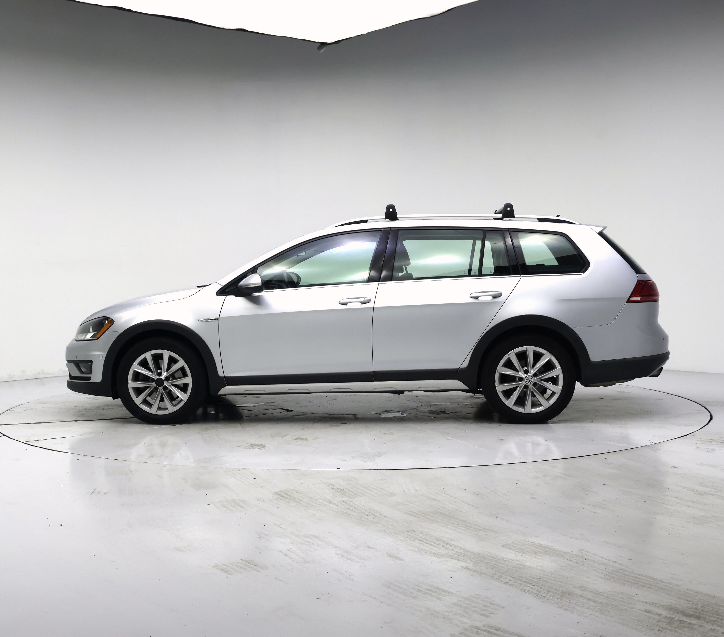 Thumbnail: 2017 Volkswagen Golf - 3