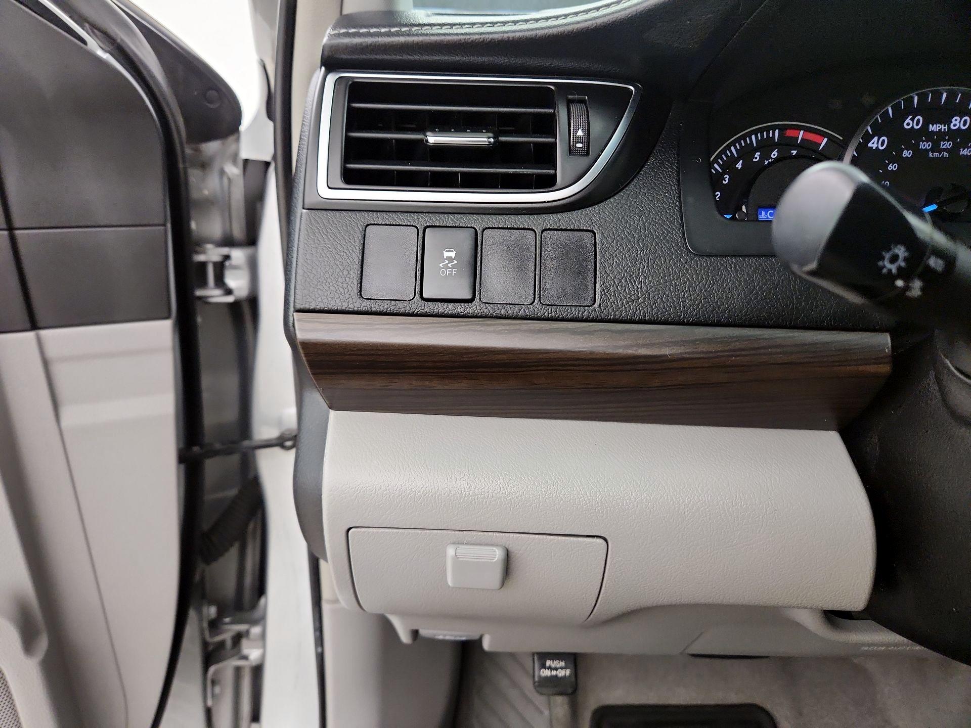 Thumbnail: 2015 Toyota Camry - 11