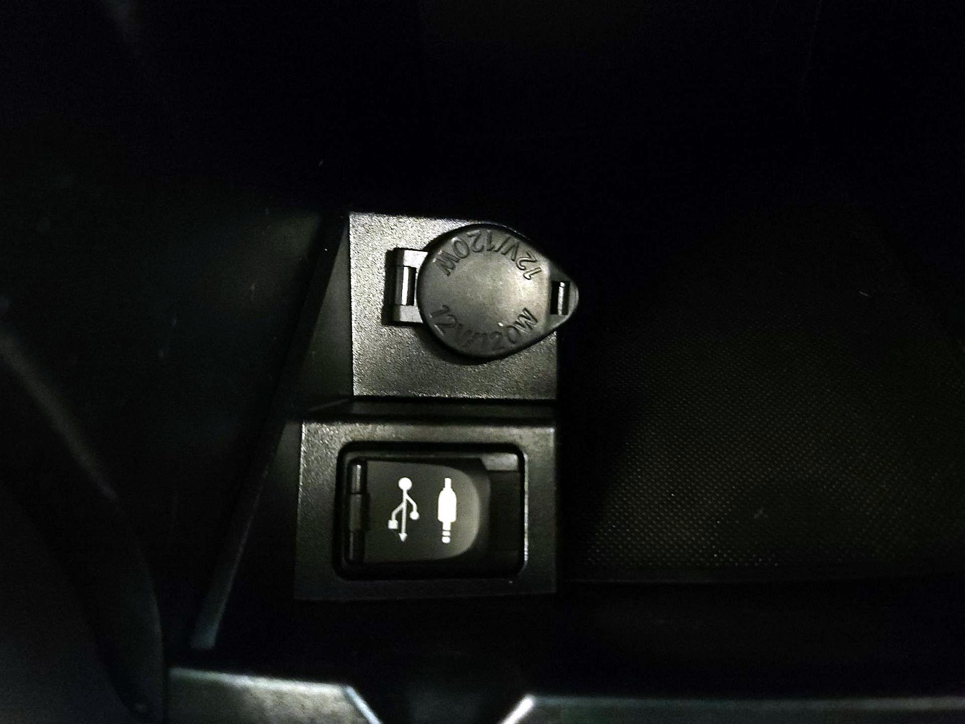 Thumbnail: 2015 Toyota Camry - 16