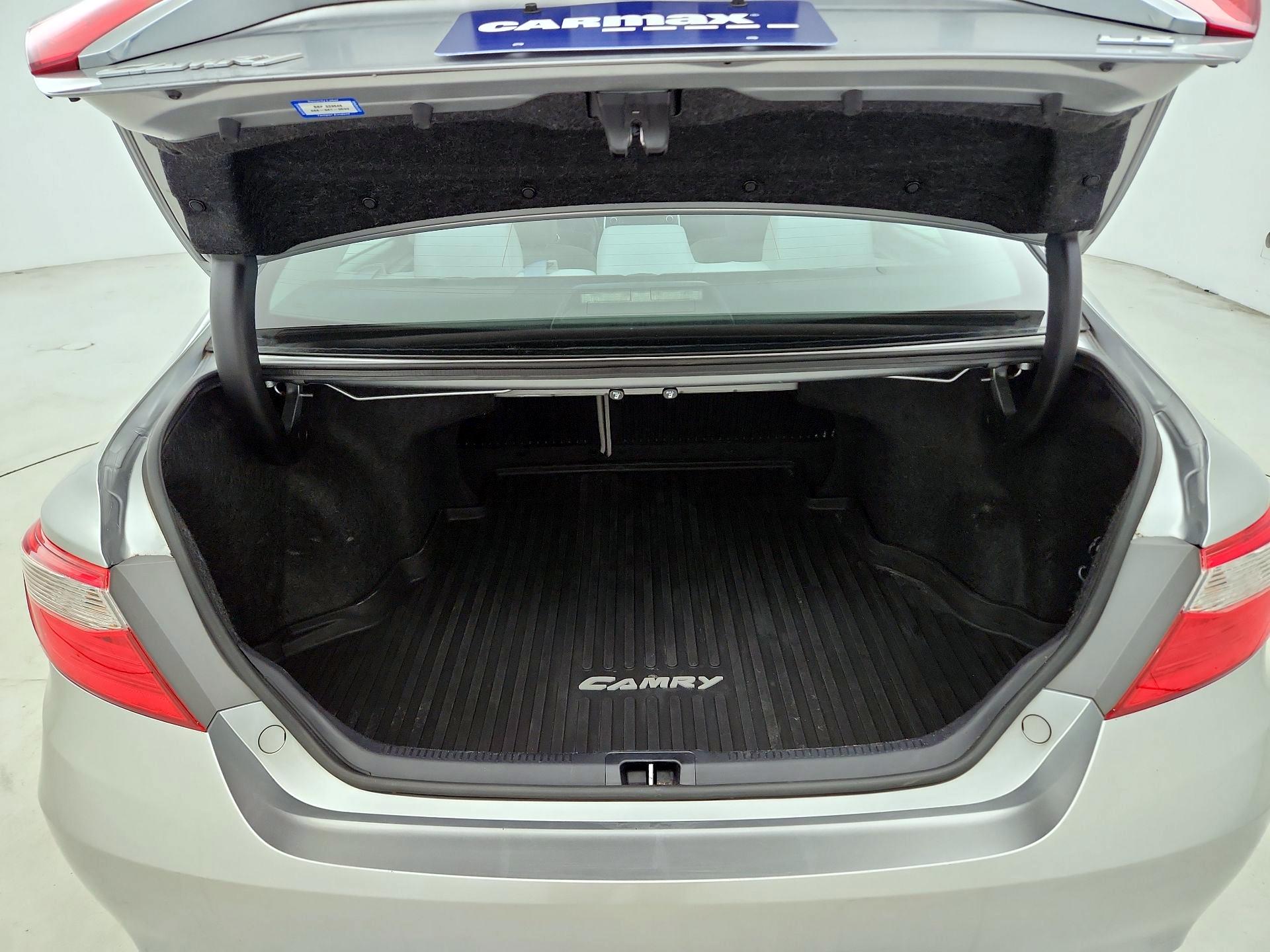 Thumbnail: 2015 Toyota Camry - 18