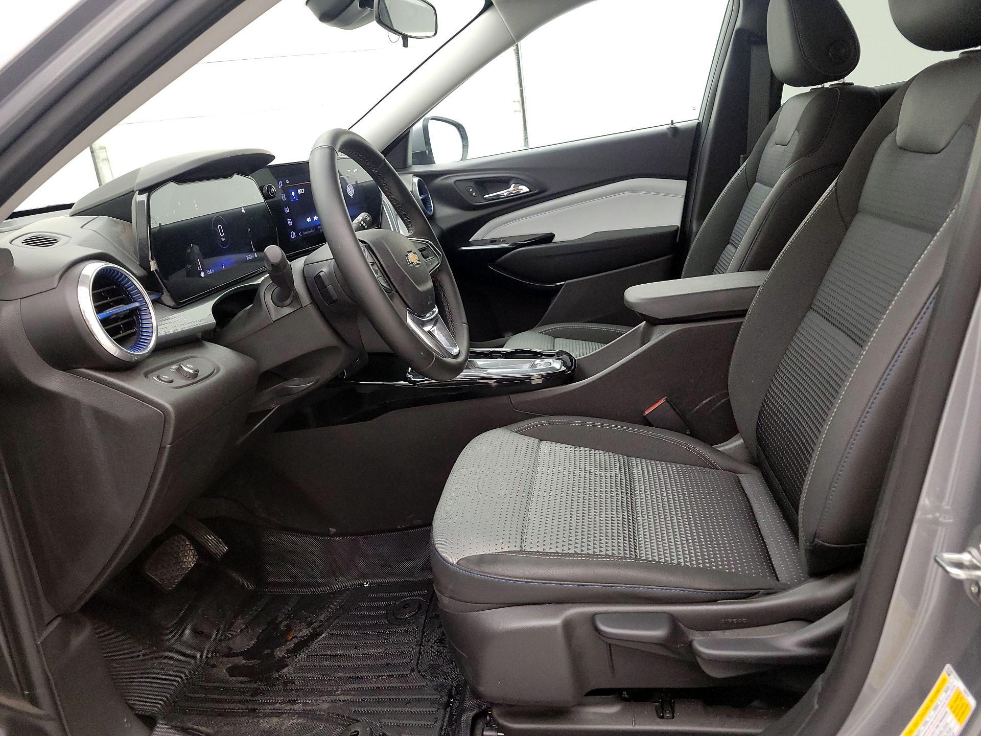 Thumbnail: 2025 Chevrolet Trax - 11