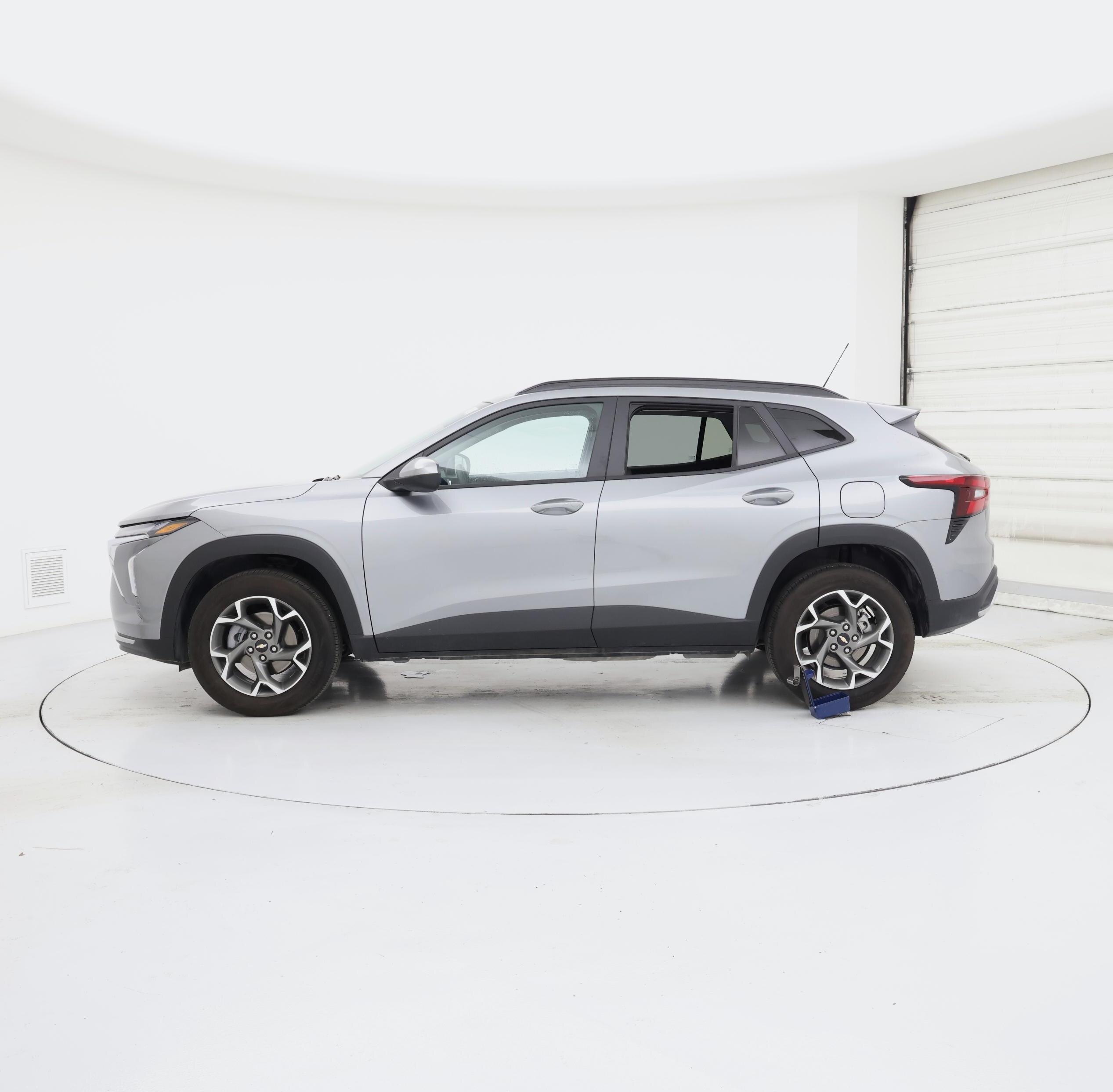 Thumbnail: 2025 Chevrolet Trax - 3