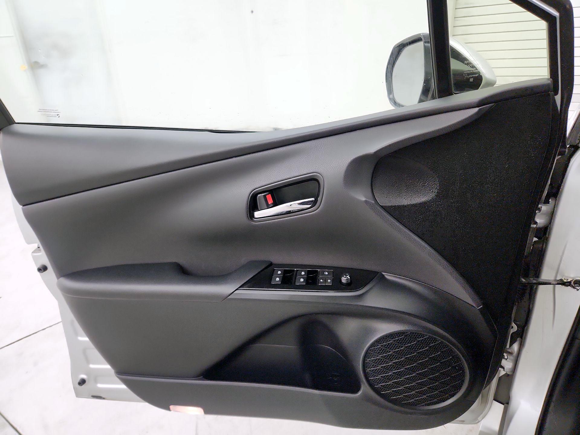 Thumbnail: 2018 Toyota Prius - 12