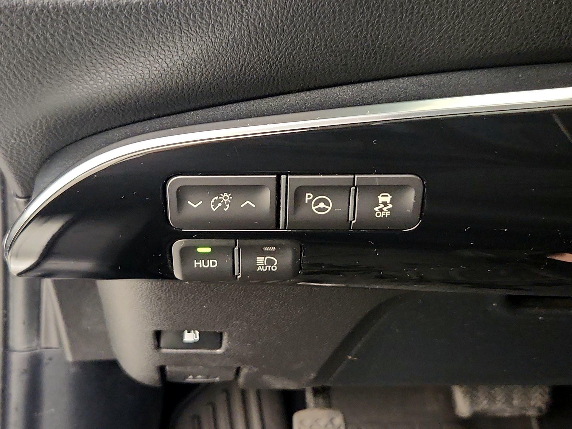 Thumbnail: 2018 Toyota Prius - 13