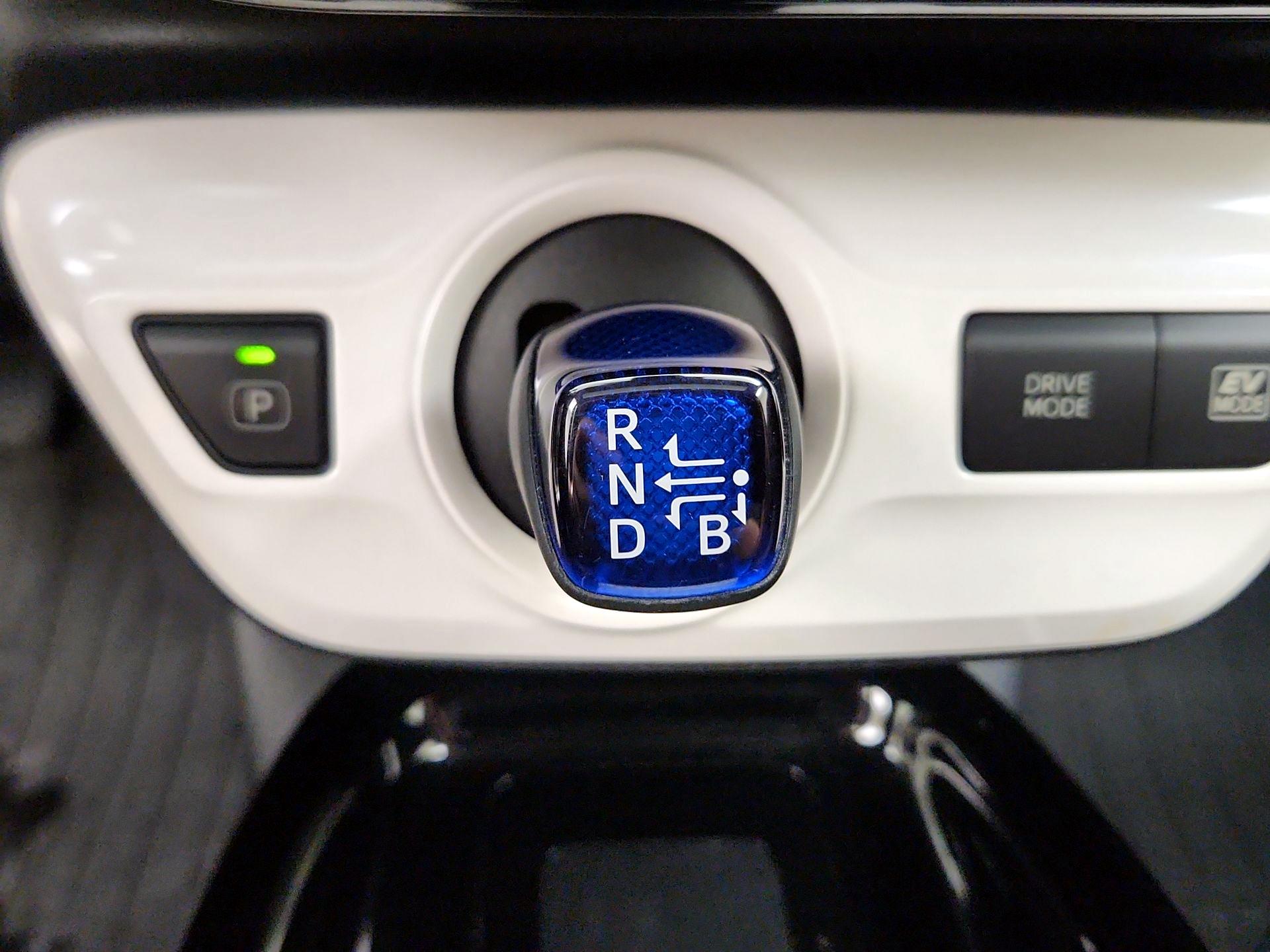 Thumbnail: 2018 Toyota Prius - 18