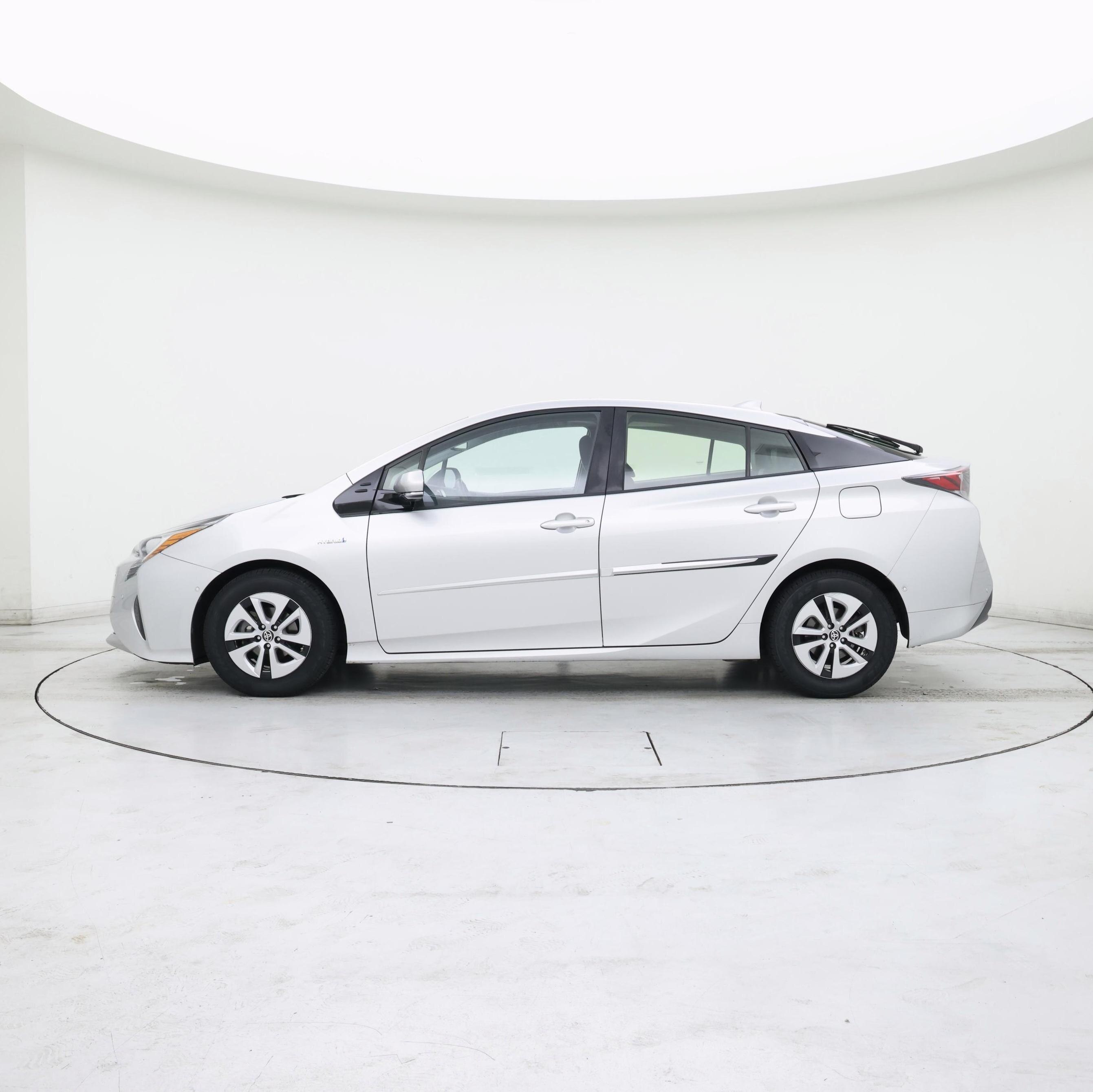 Thumbnail: 2018 Toyota Prius - 3