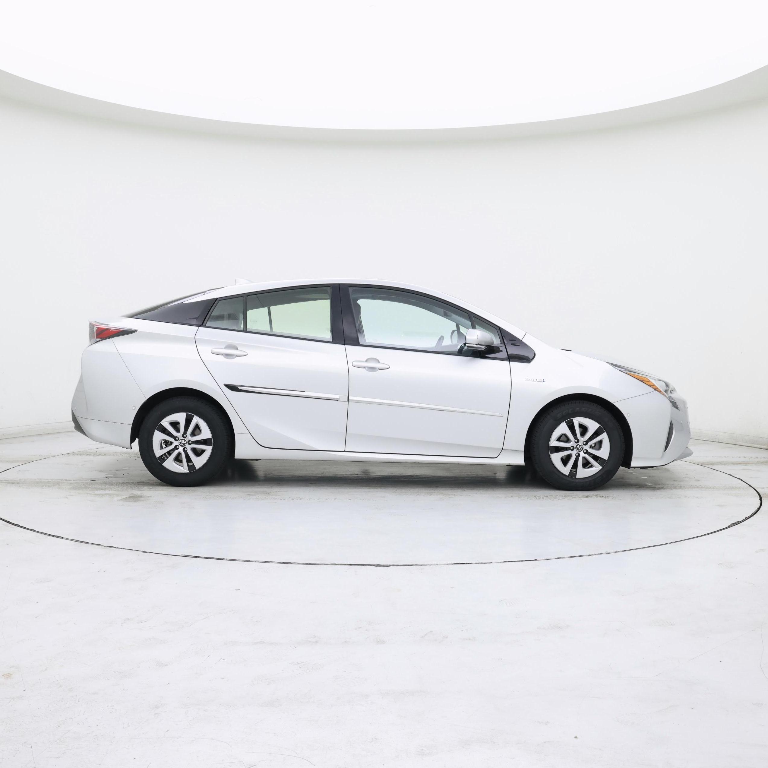 Thumbnail: 2018 Toyota Prius - 7
