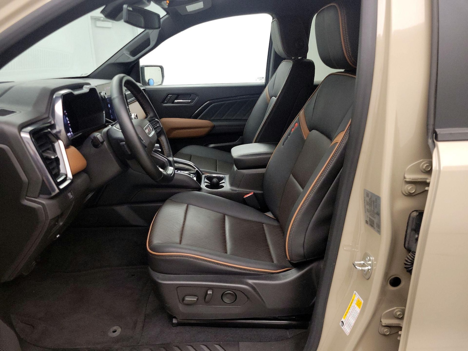 2023 GMC Canyon AT4 - Photo 12