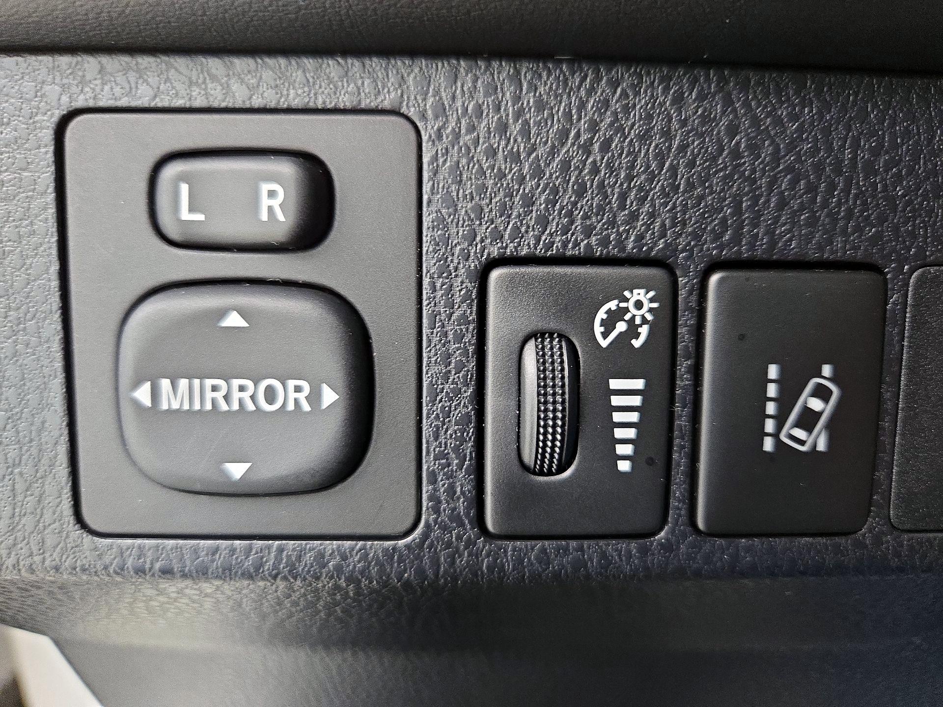 Thumbnail: 2018 Toyota RAV4 - 13