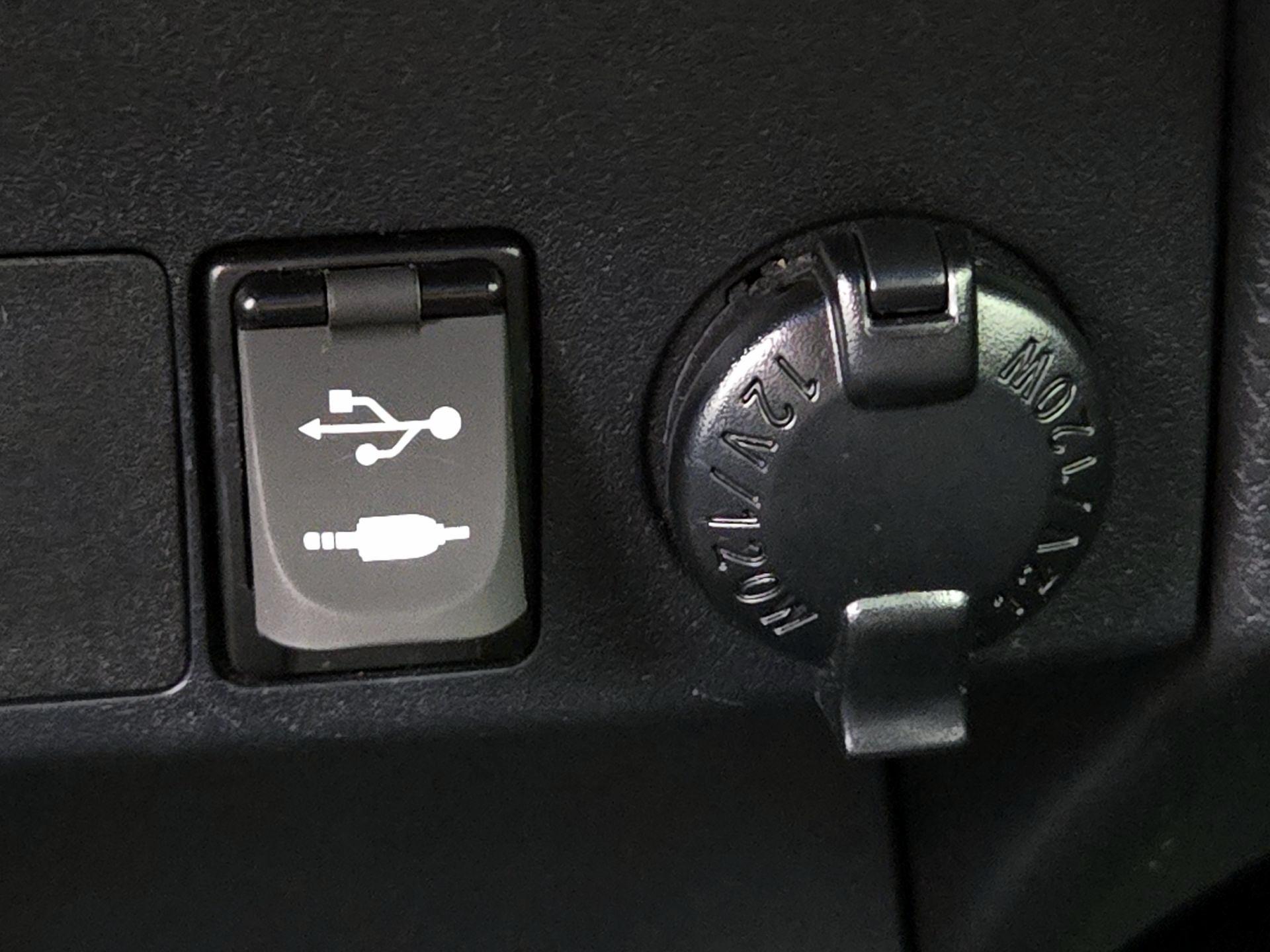 Thumbnail: 2018 Toyota RAV4 - 18