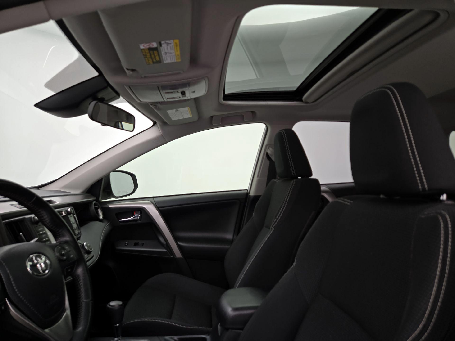 Thumbnail: 2018 Toyota RAV4 - 19