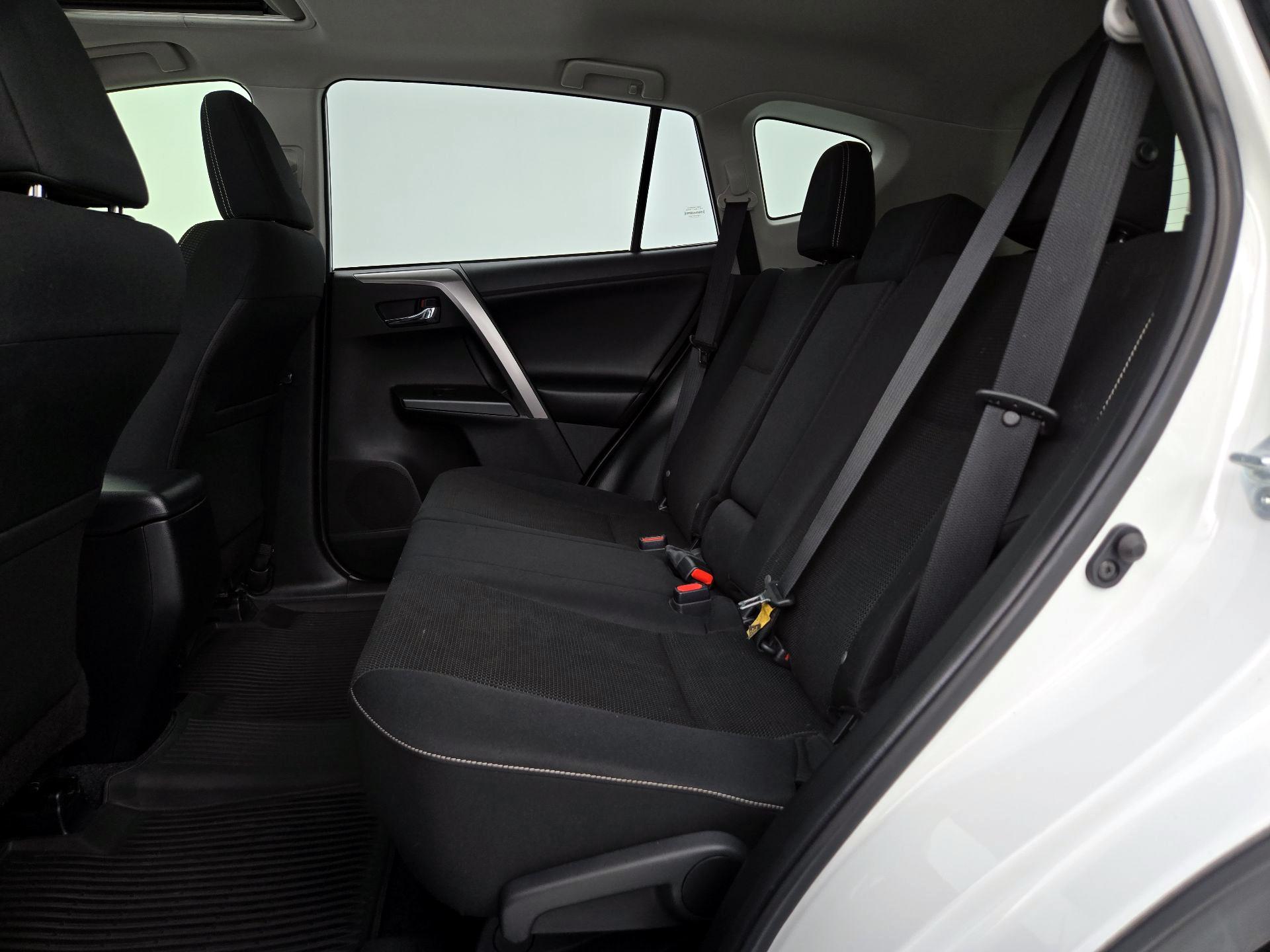 Thumbnail: 2018 Toyota RAV4 - 20