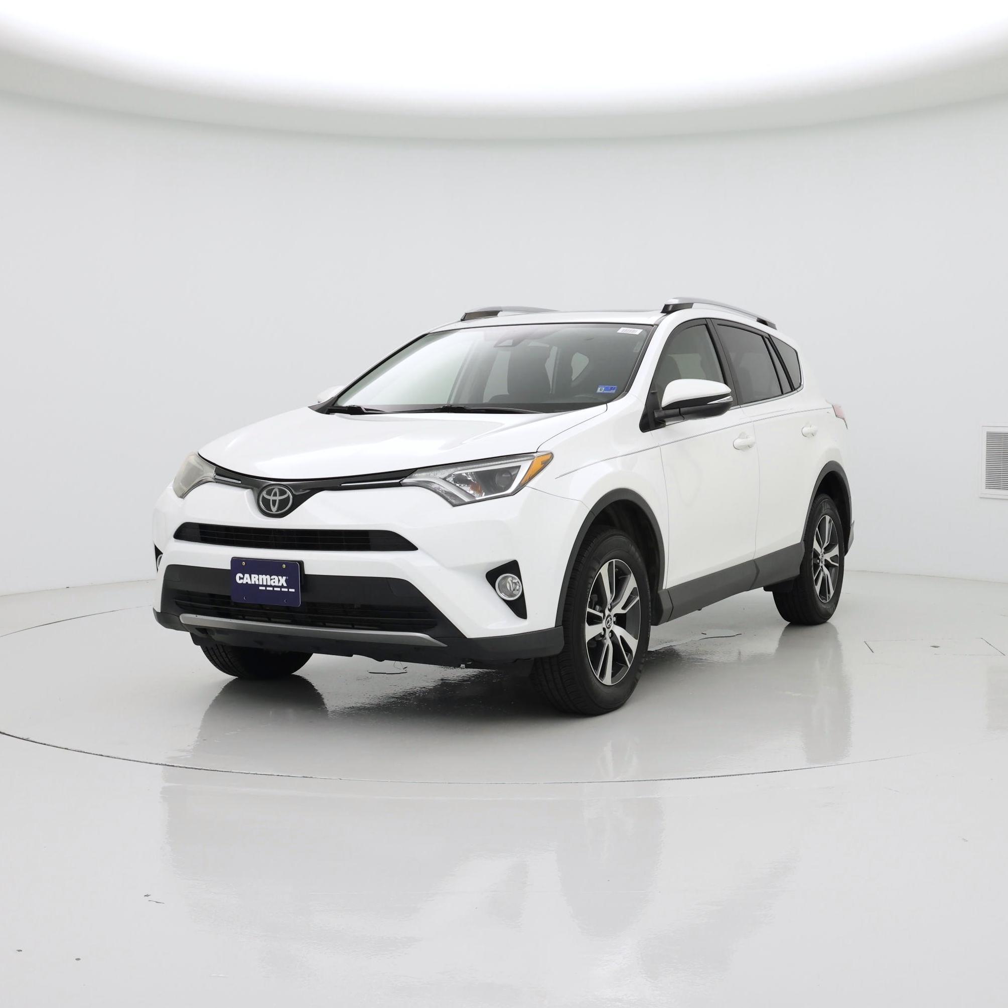 Thumbnail: 2018 Toyota RAV4 - 4