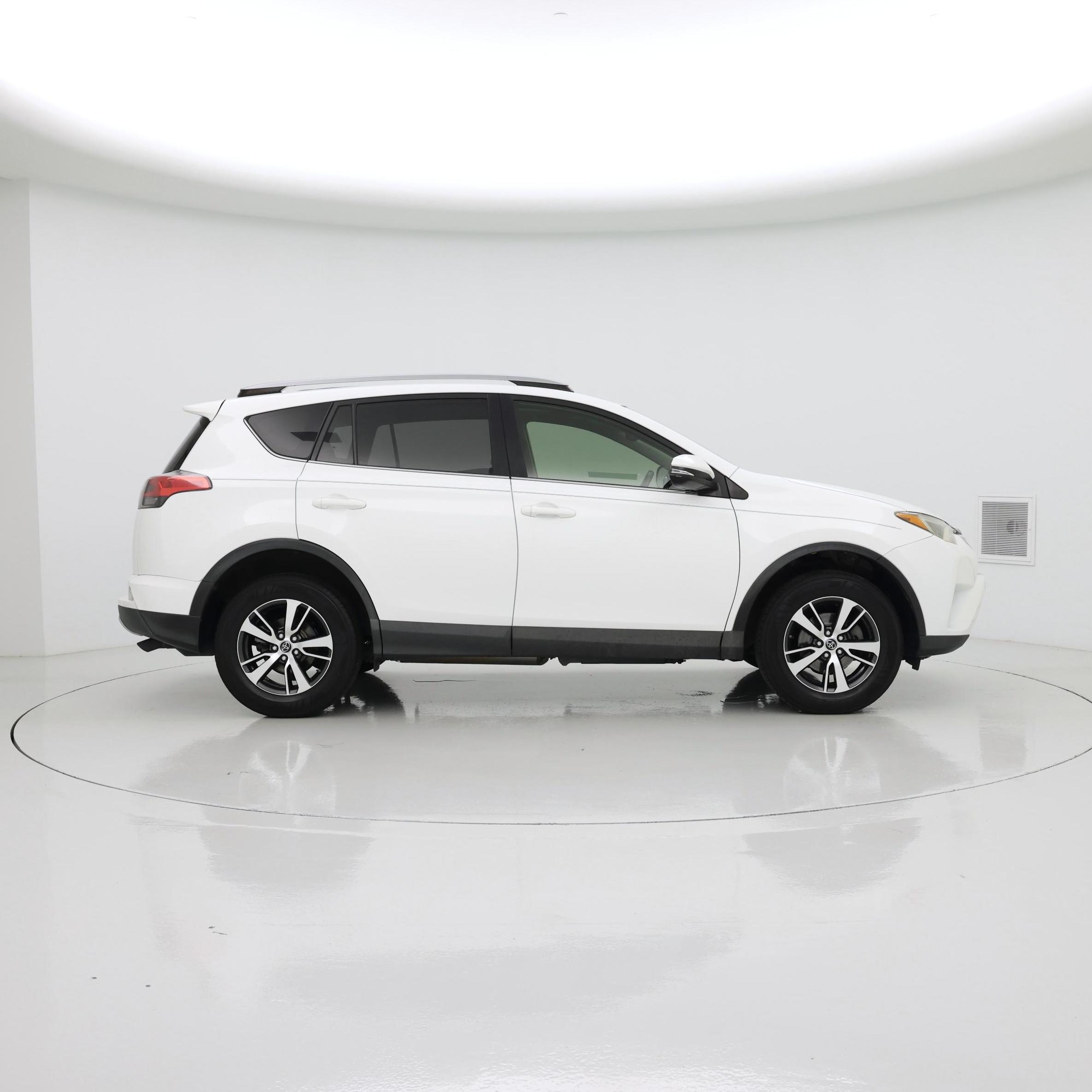 Thumbnail: 2018 Toyota RAV4 - 7