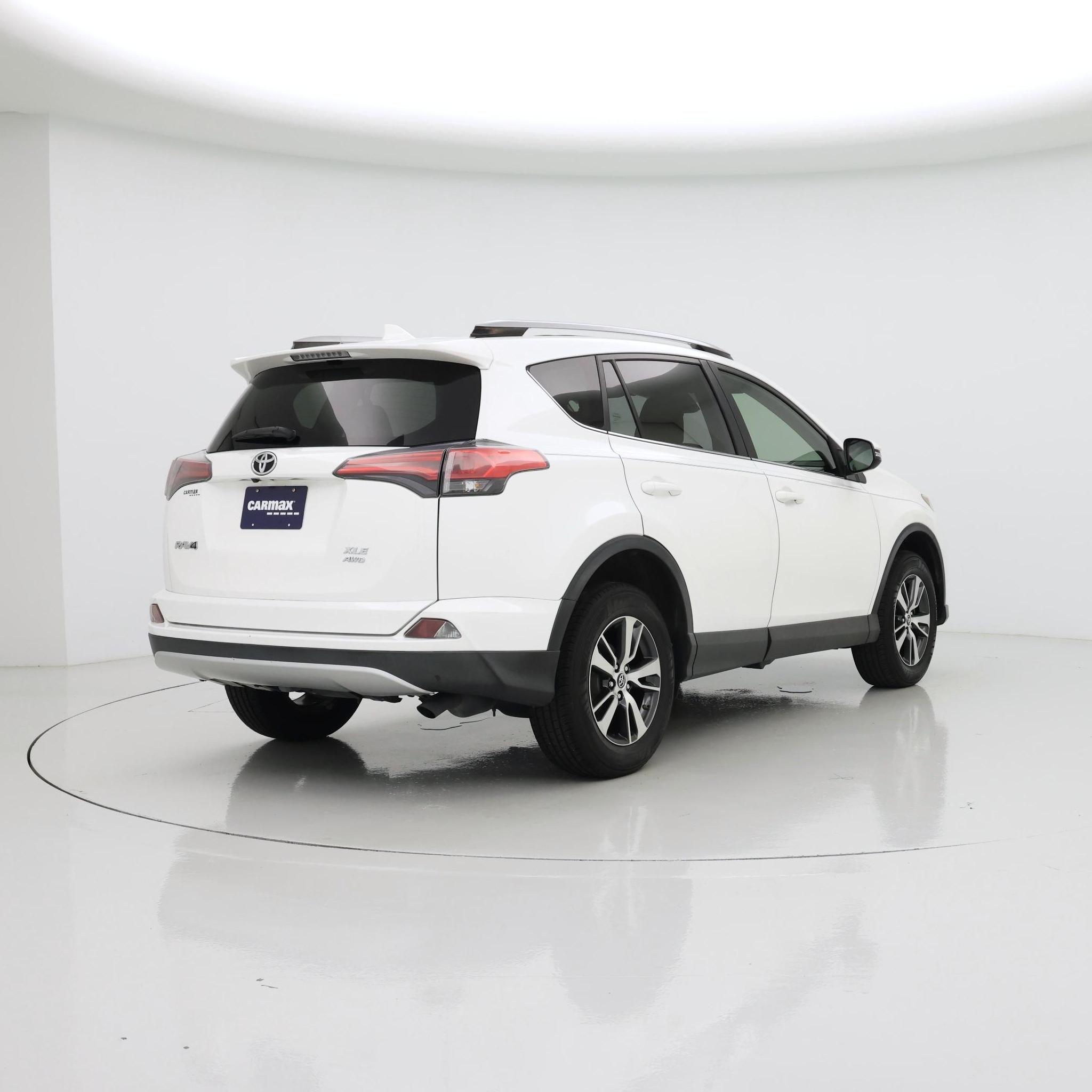 Thumbnail: 2018 Toyota RAV4 - 8