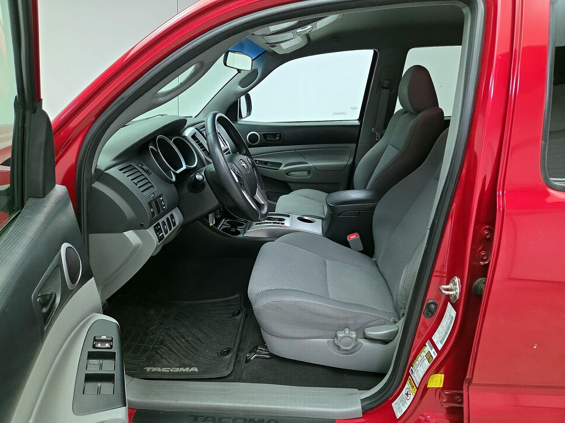 Thumbnail: 2015 Toyota Tacoma - 9