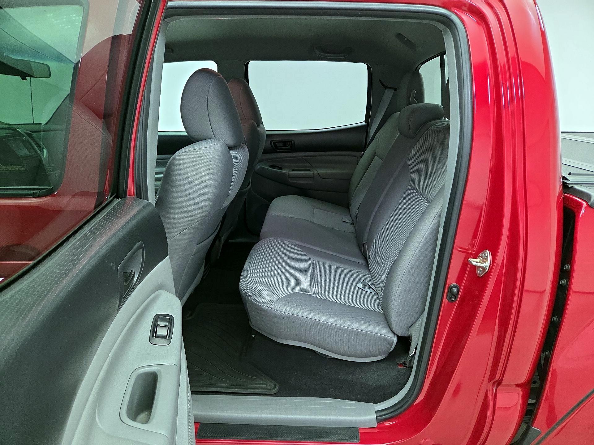 Thumbnail: 2015 Toyota Tacoma - 17