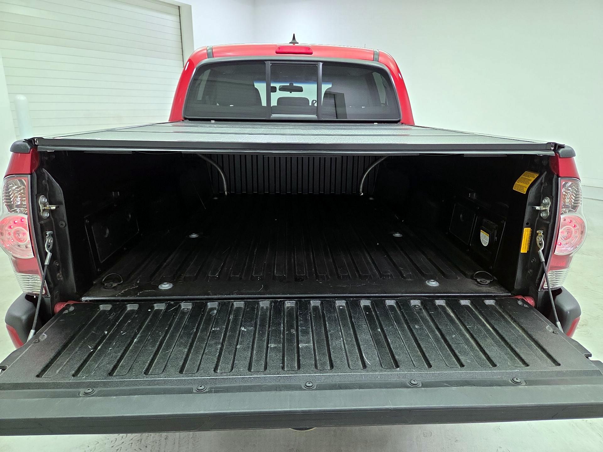 Thumbnail: 2015 Toyota Tacoma - 18