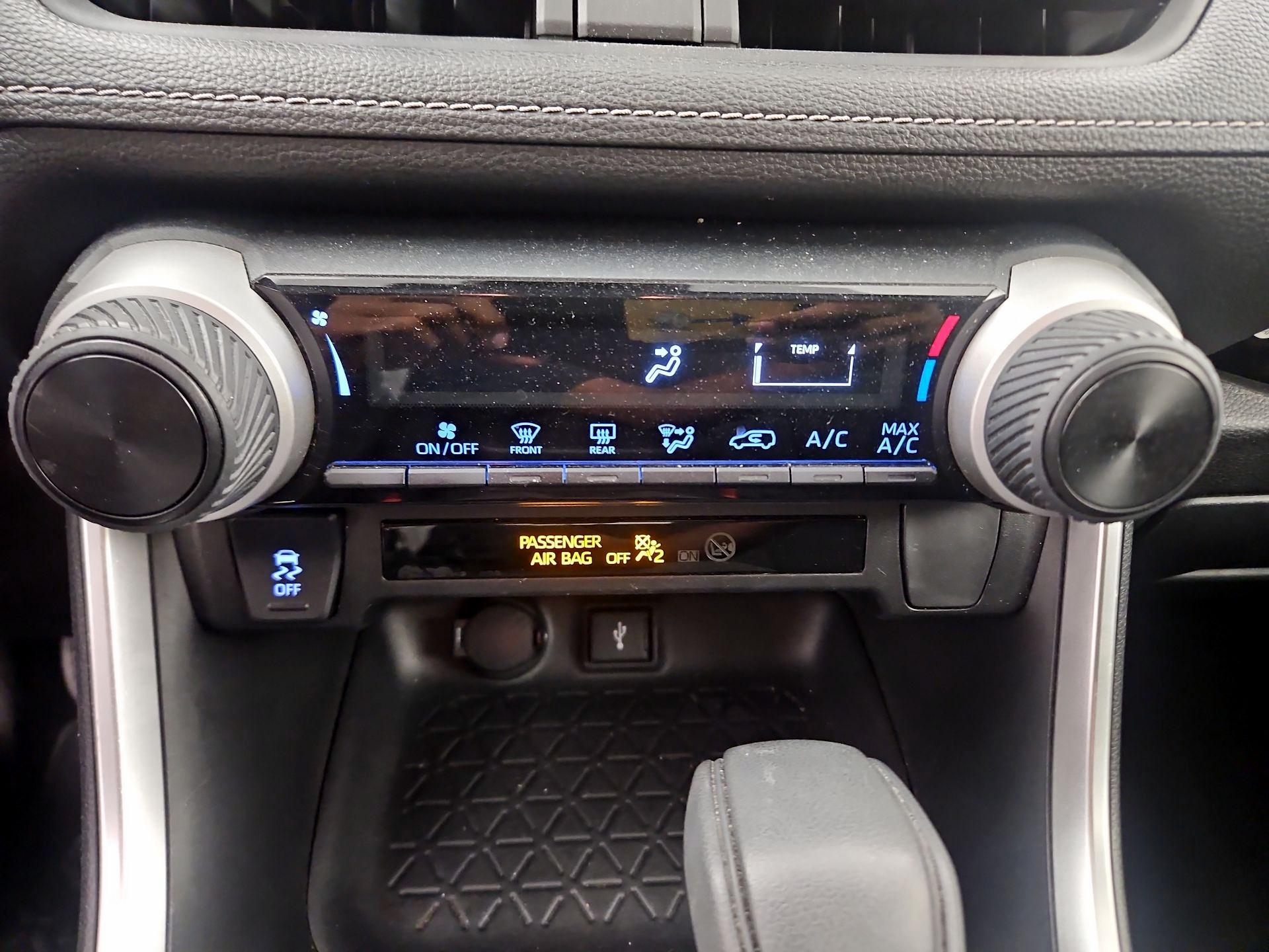 Thumbnail: 2020 Toyota RAV4 - 16