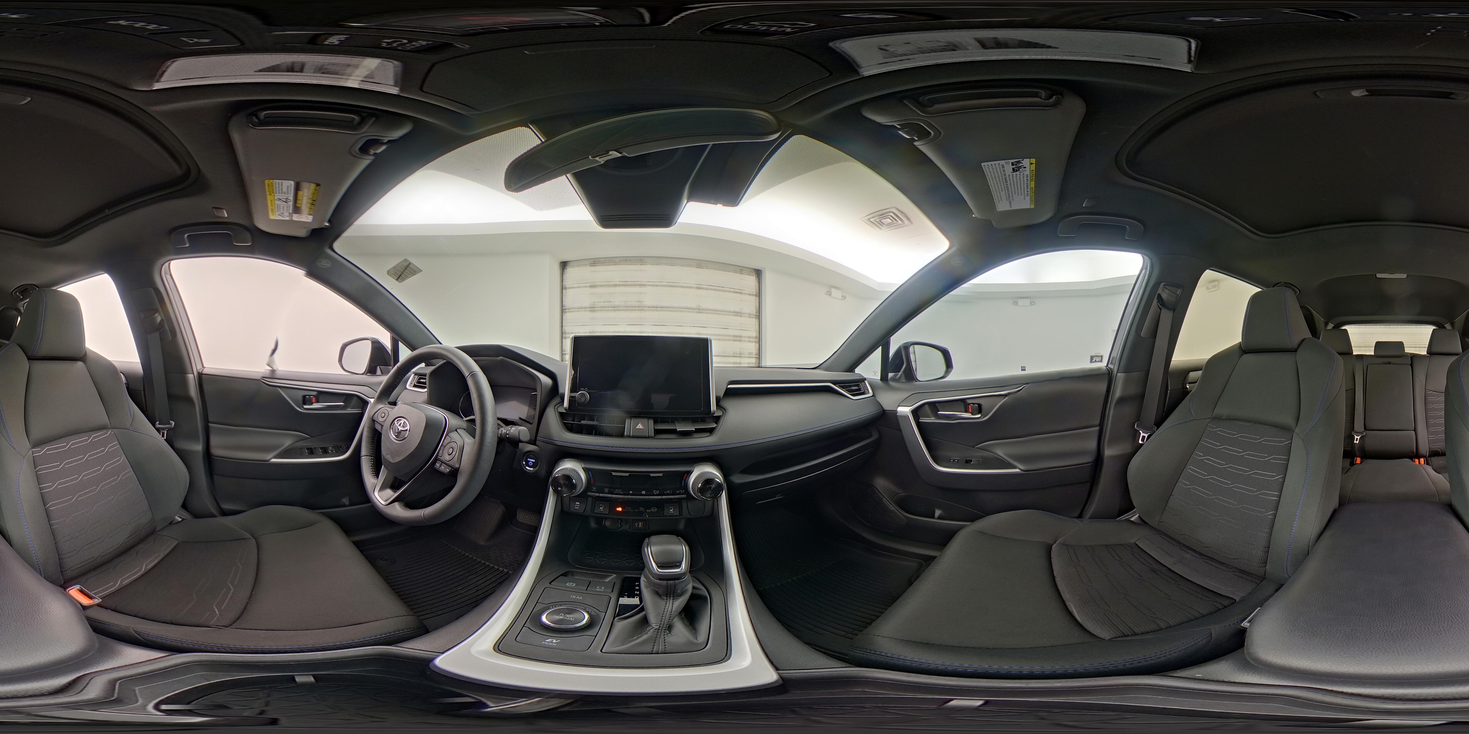 2024 Toyota RAV4 SE - Photo 24