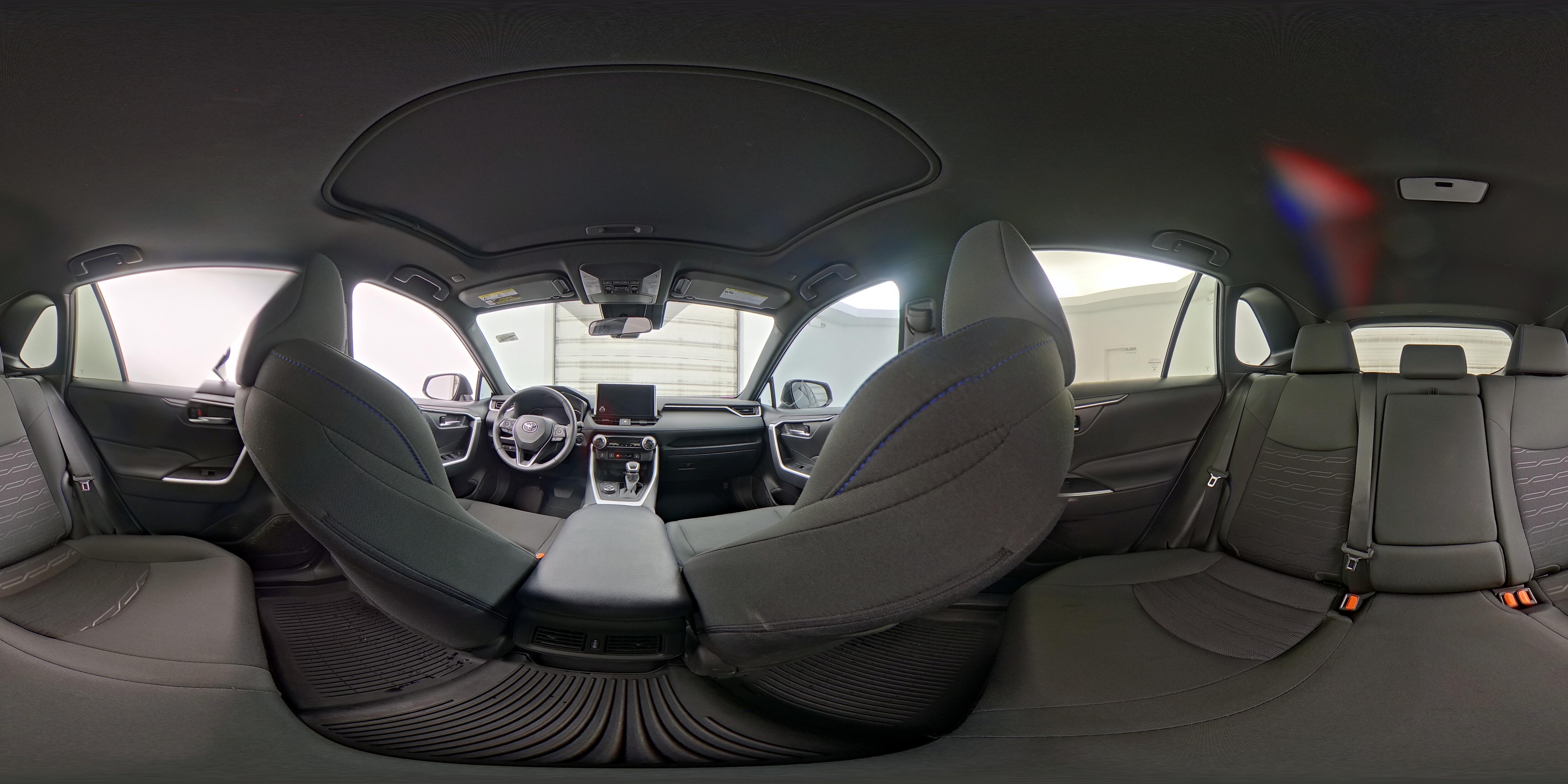 2024 Toyota RAV4 SE - Photo 25