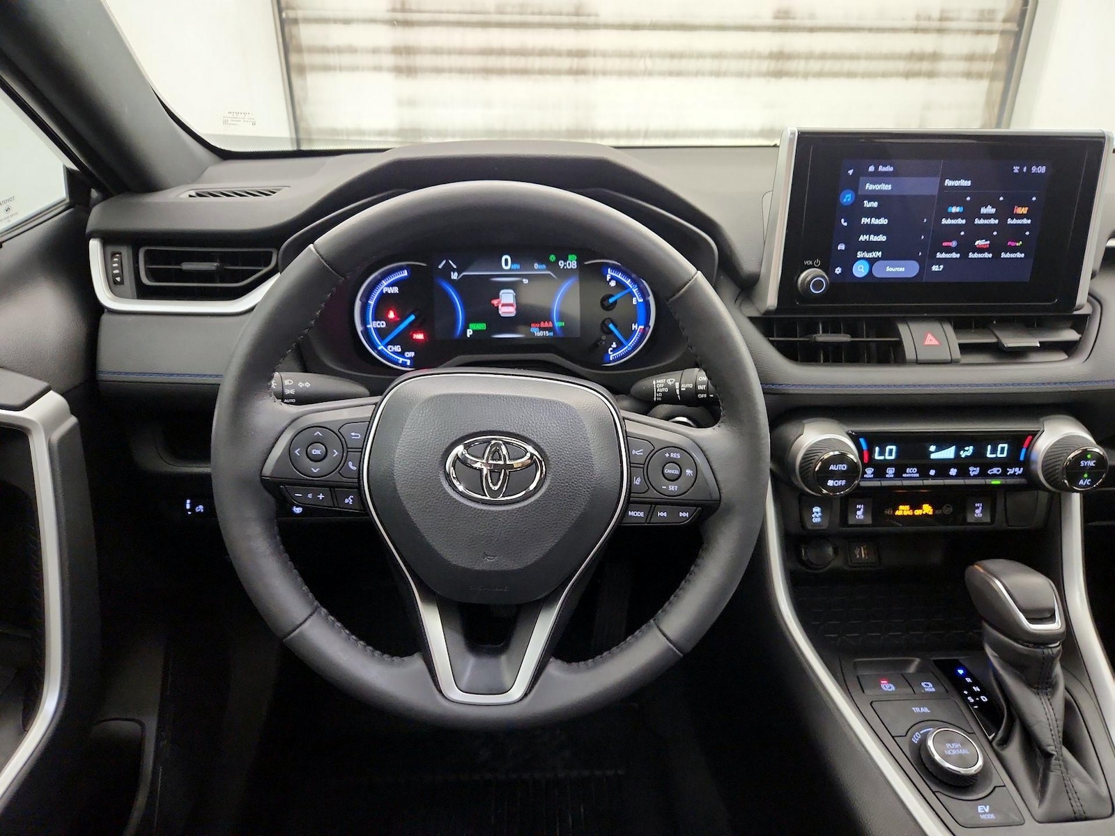 2024 Toyota RAV4 SE - Photo 11