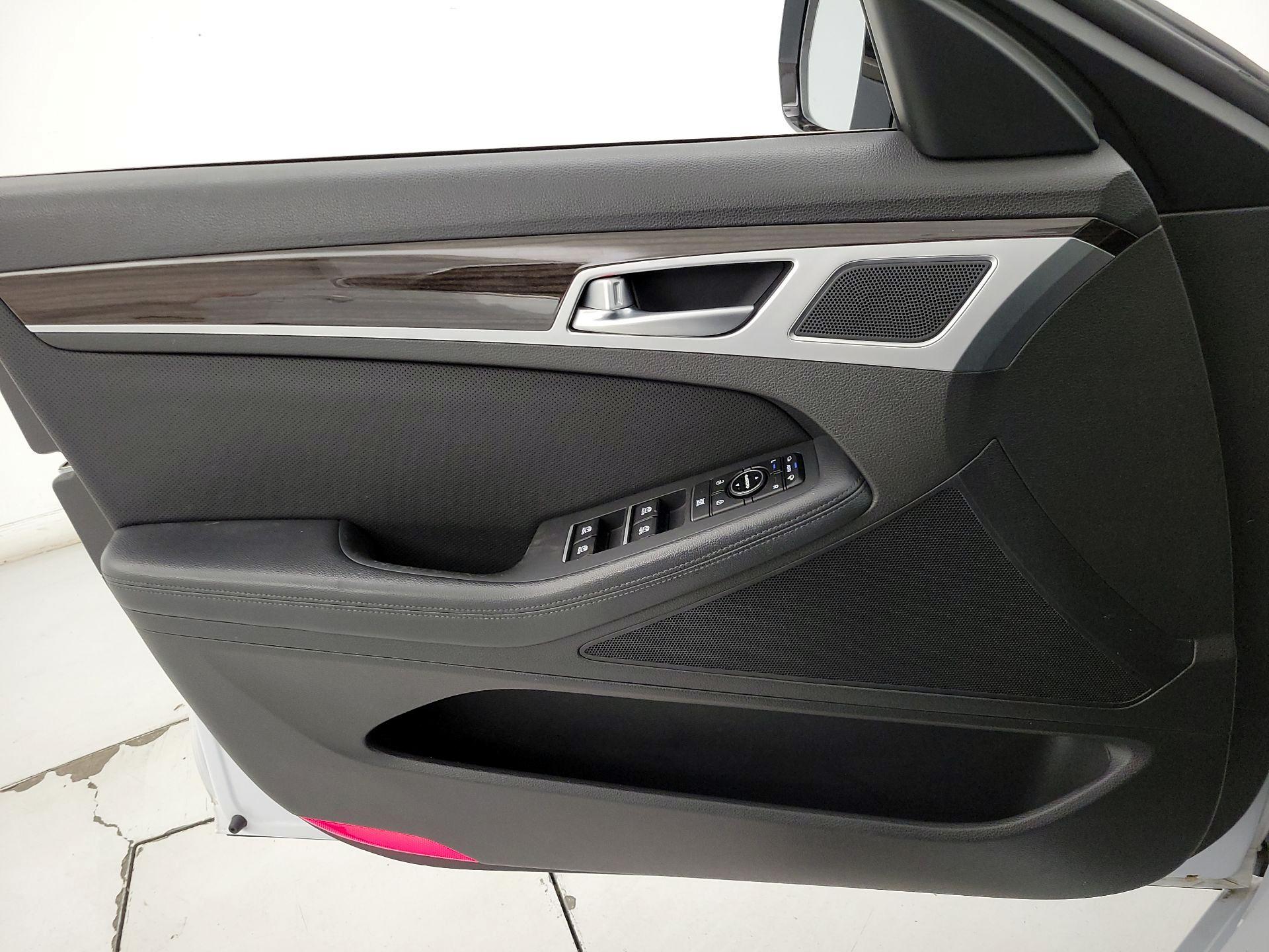 Thumbnail: 2016 Hyundai Genesis - 12