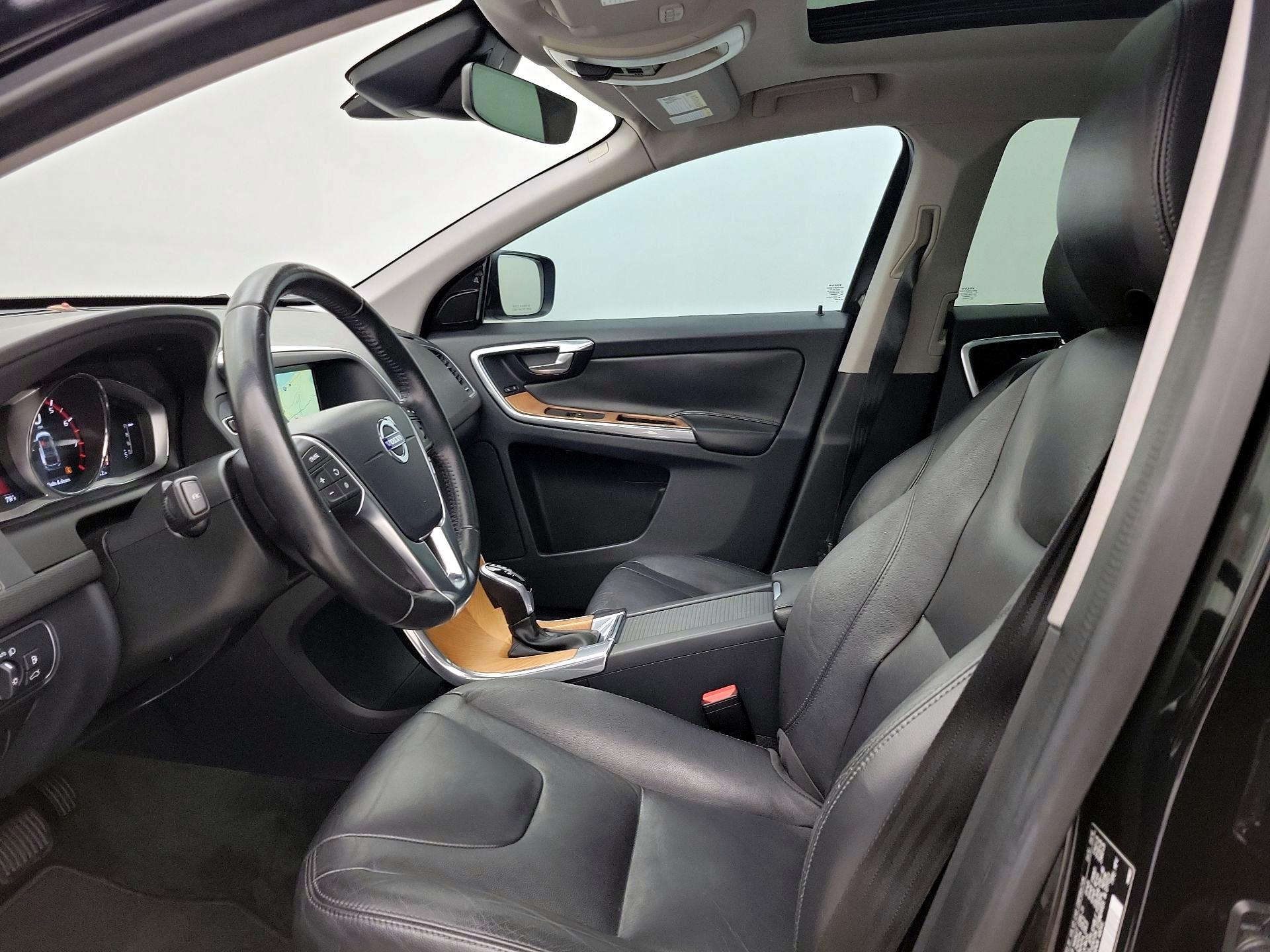 Thumbnail: 2017 Volvo XC60 - 11