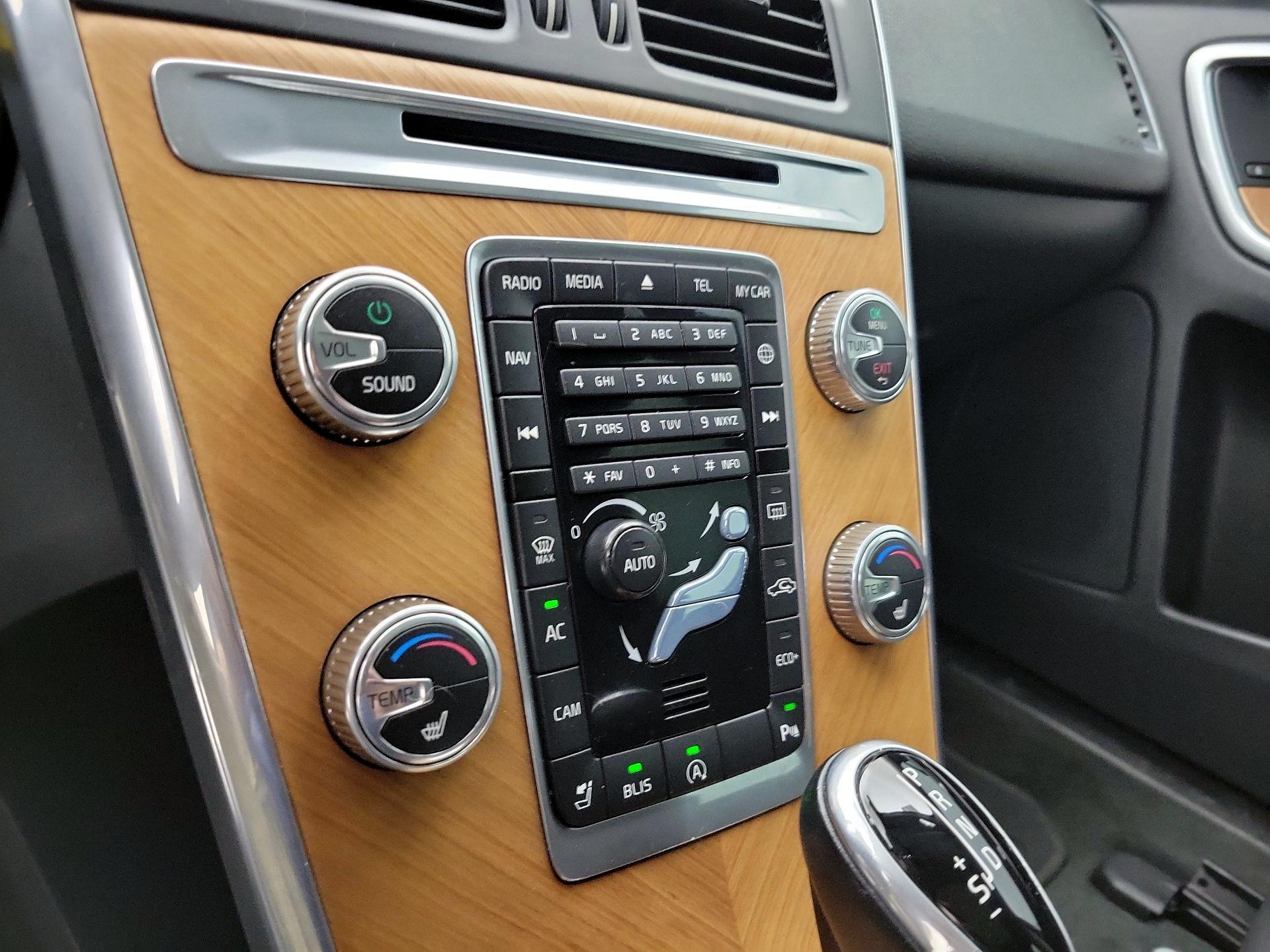 Thumbnail: 2017 Volvo XC60 - 17