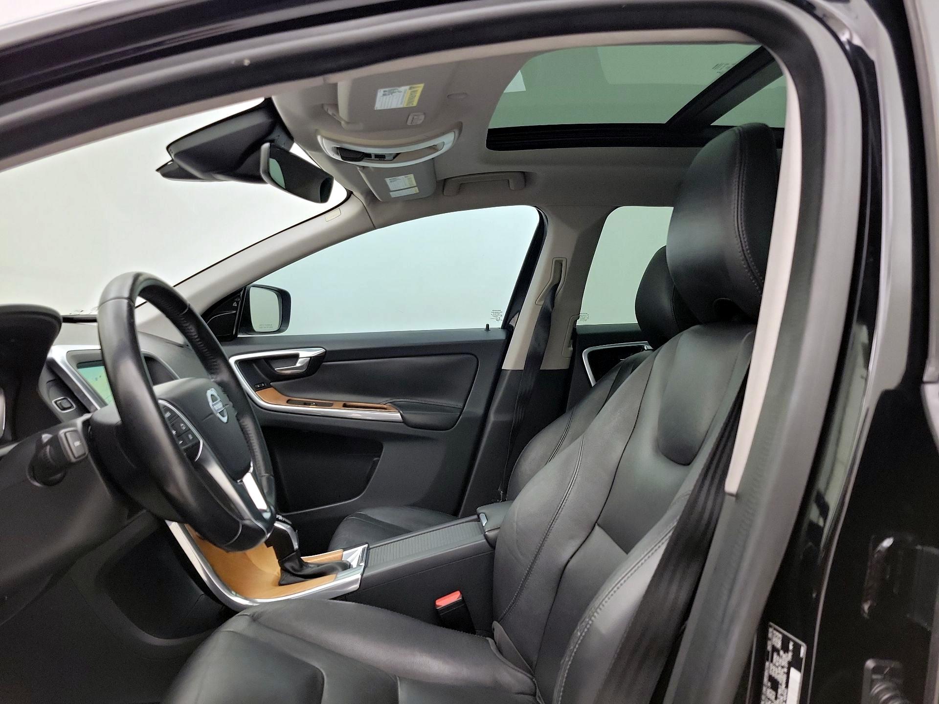 Thumbnail: 2017 Volvo XC60 - 20