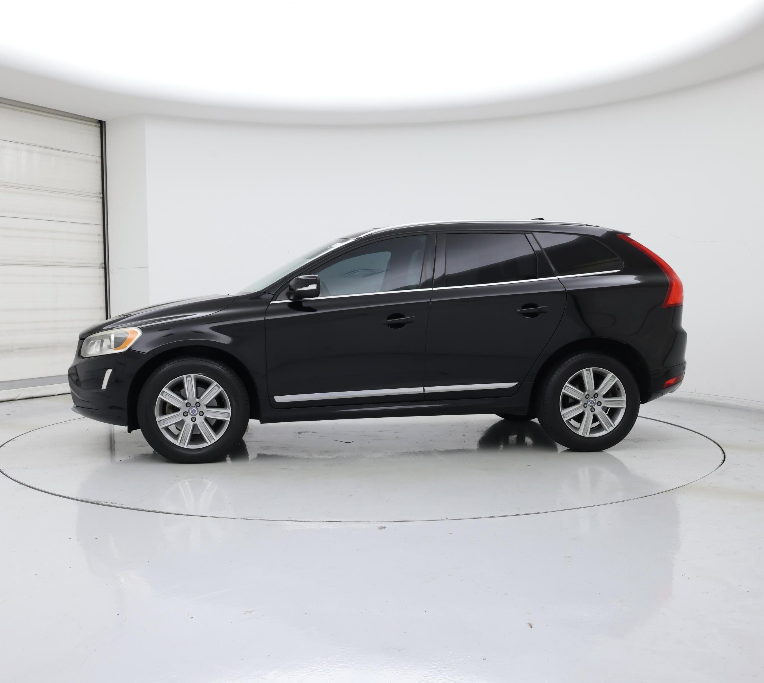 Thumbnail: 2017 Volvo XC60 - 3
