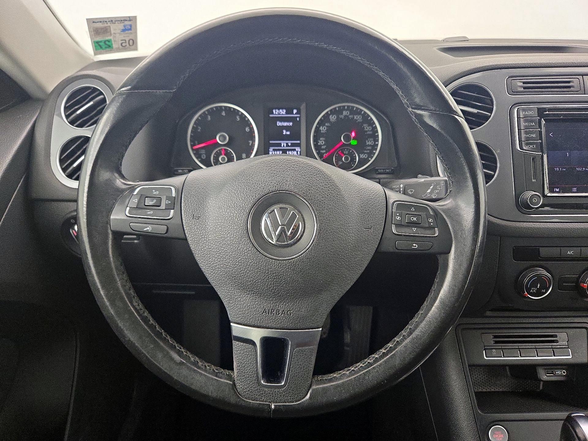 Thumbnail: 2017 Volkswagen Tiguan - 10