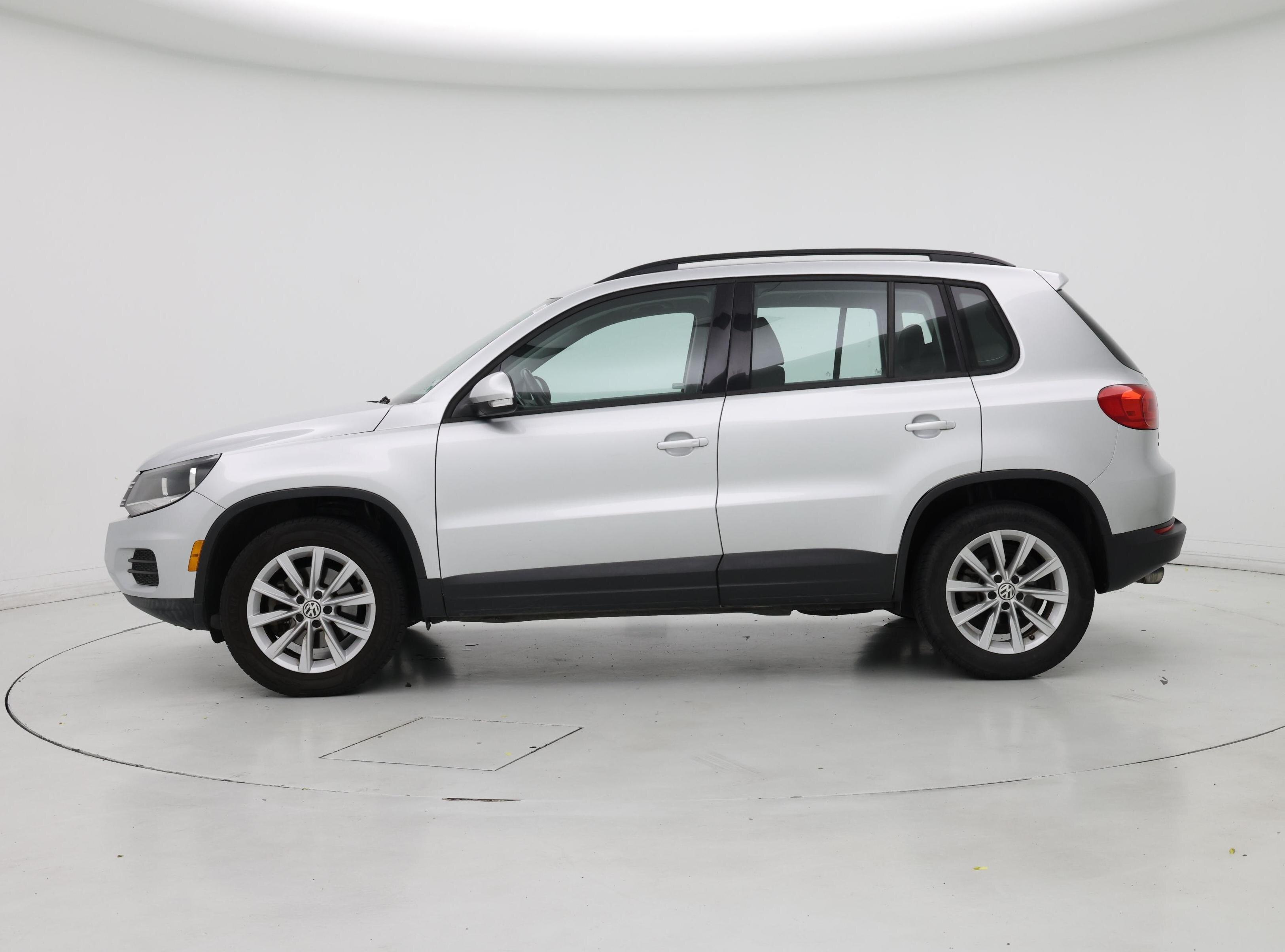 Thumbnail: 2017 Volkswagen Tiguan - 3