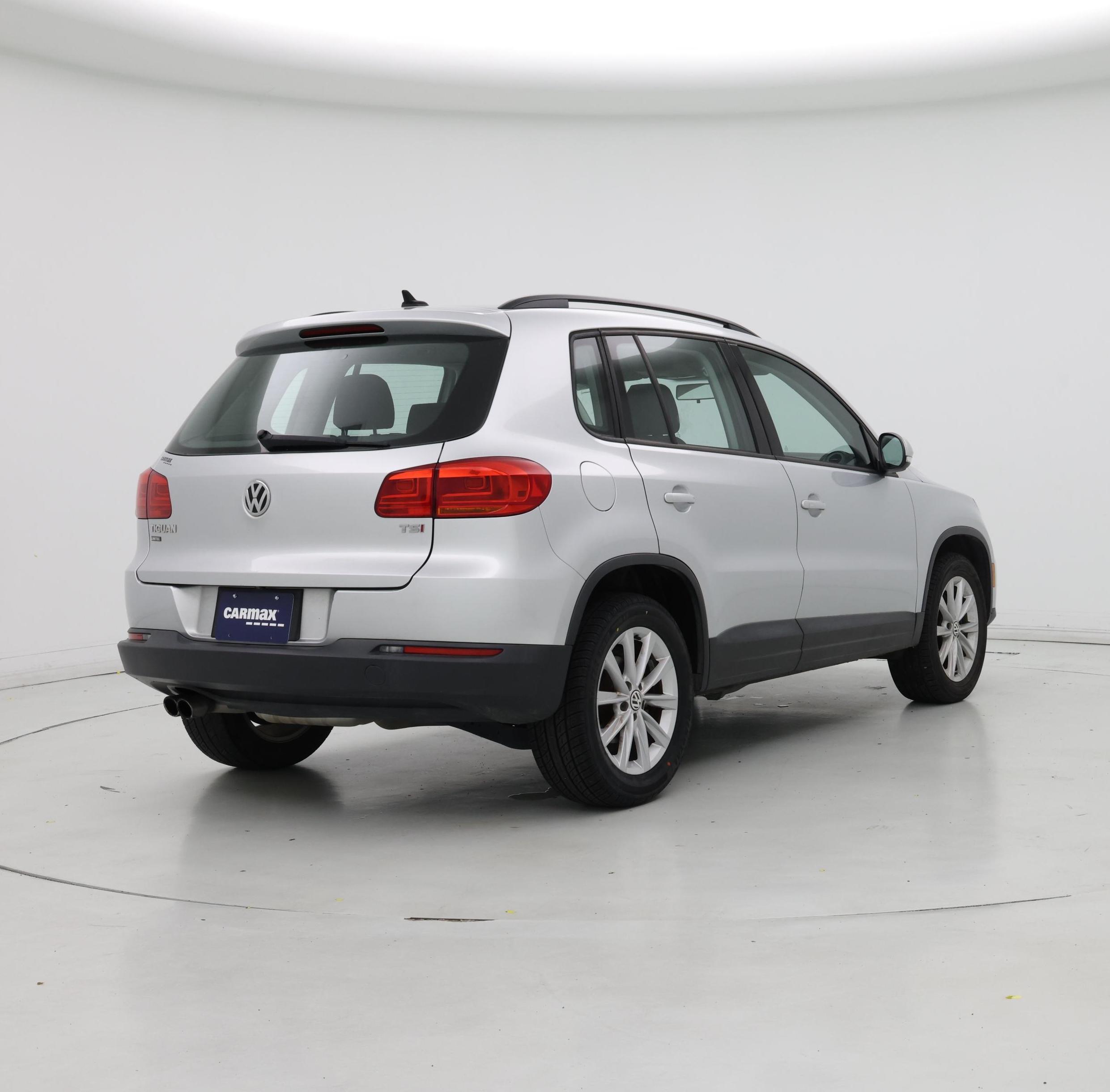 Thumbnail: 2017 Volkswagen Tiguan - 8