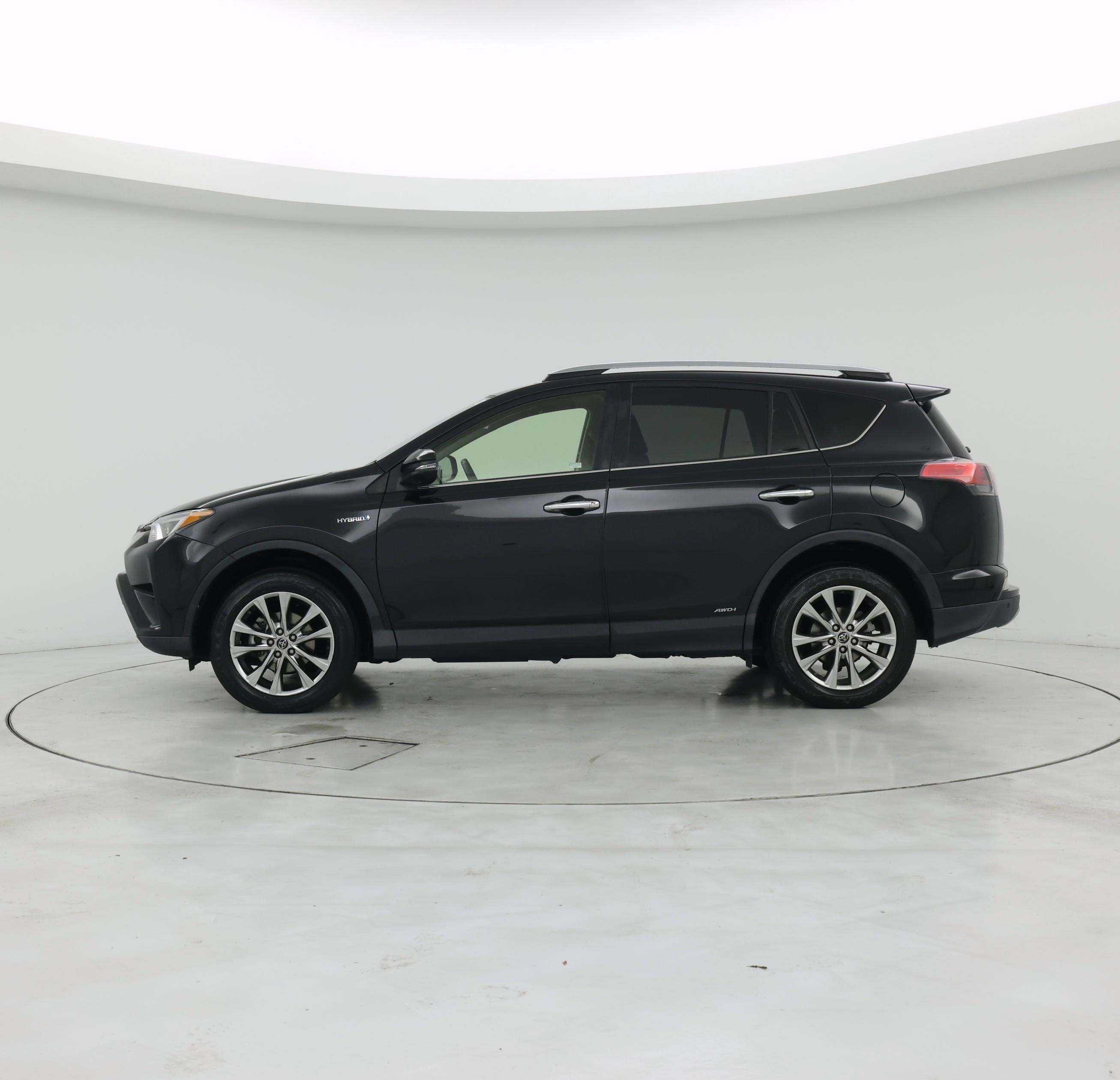 Thumbnail: 2018 Toyota RAV4 - 3