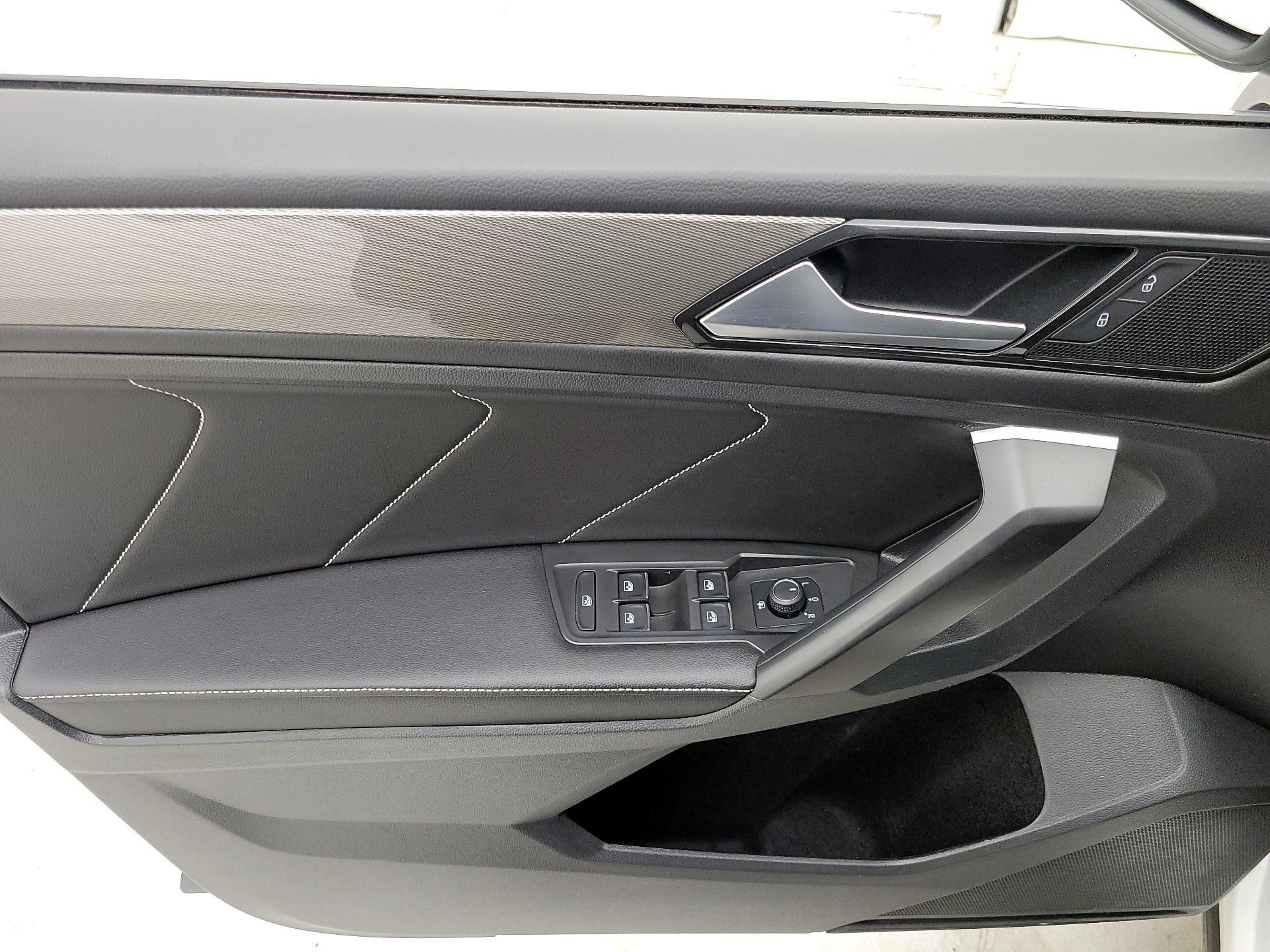 Thumbnail: 2022 Volkswagen Tiguan - 12