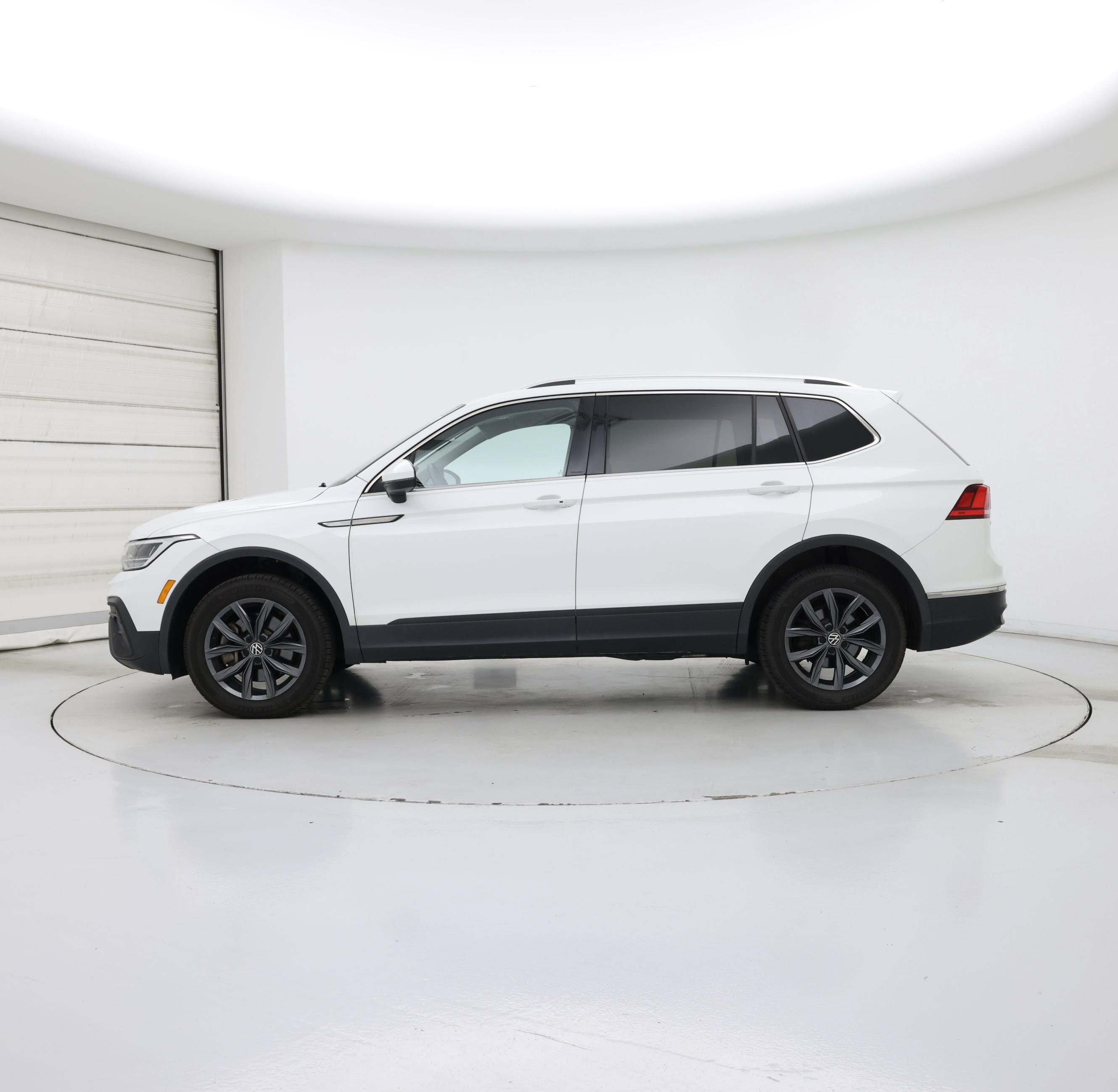 Thumbnail: 2022 Volkswagen Tiguan - 3