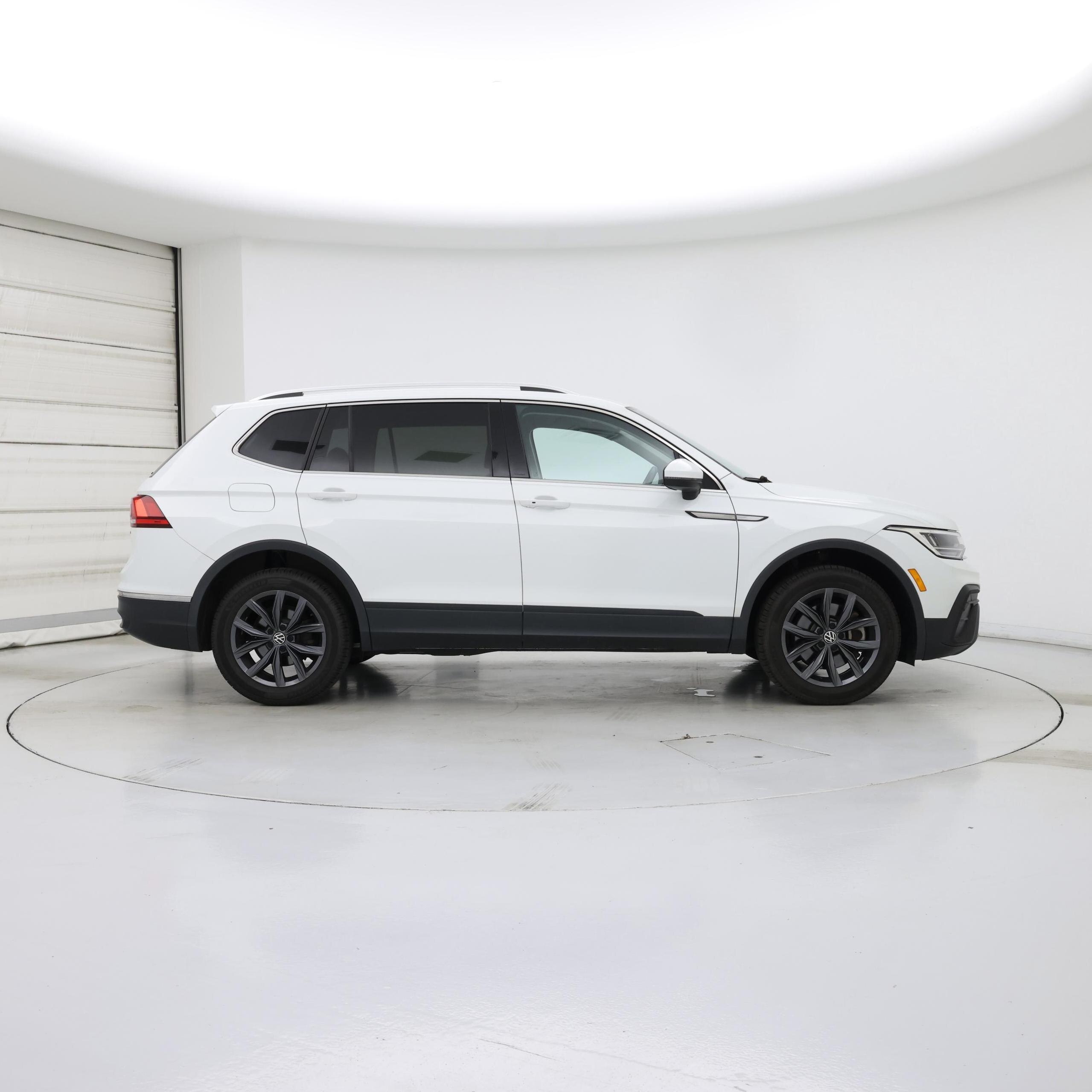 Thumbnail: 2022 Volkswagen Tiguan - 7
