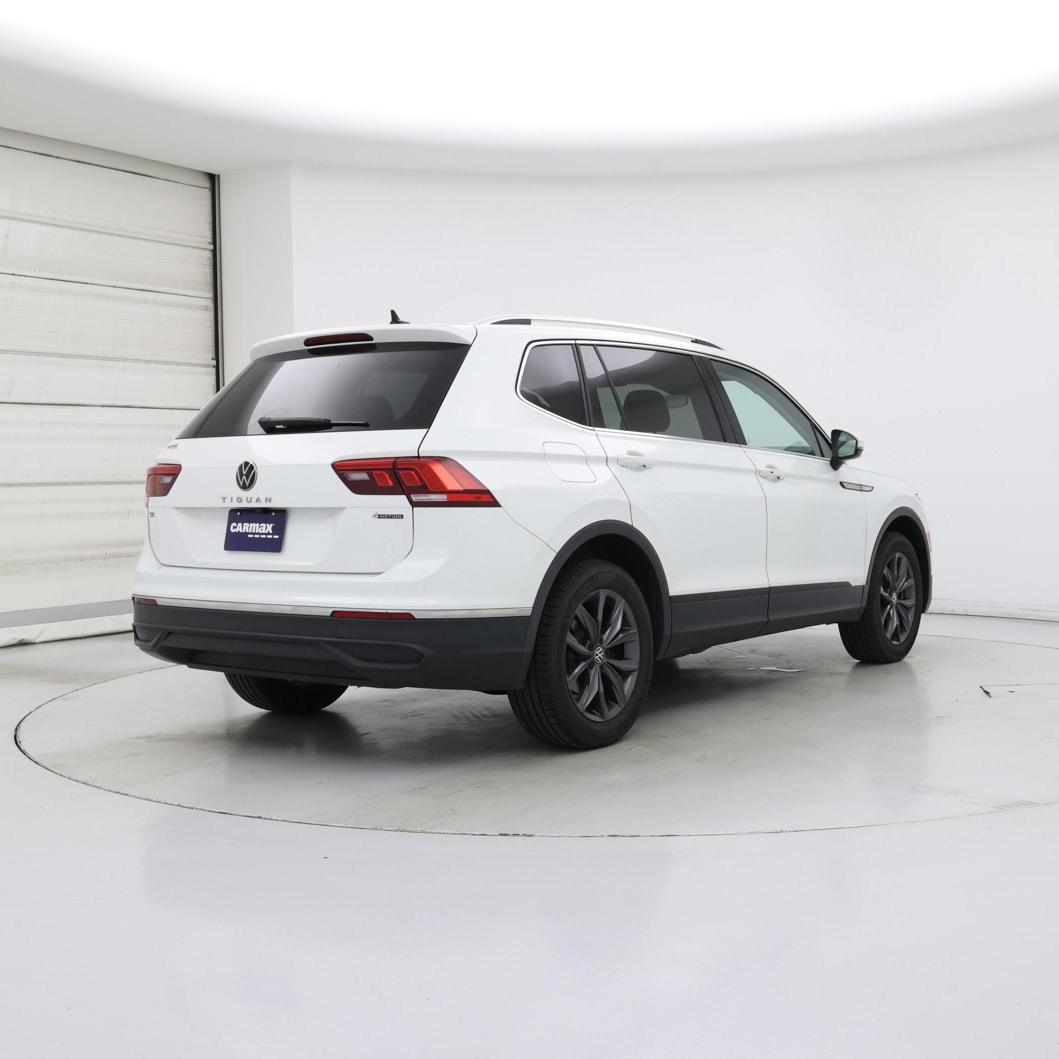 Thumbnail: 2022 Volkswagen Tiguan - 8