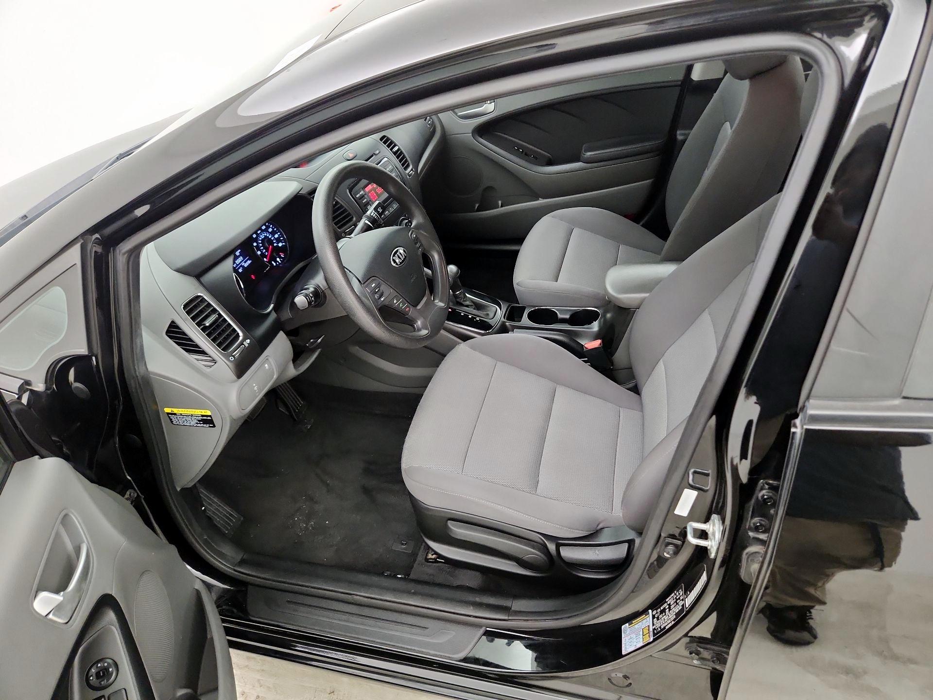 Thumbnail: 2017 Kia Forte - 11