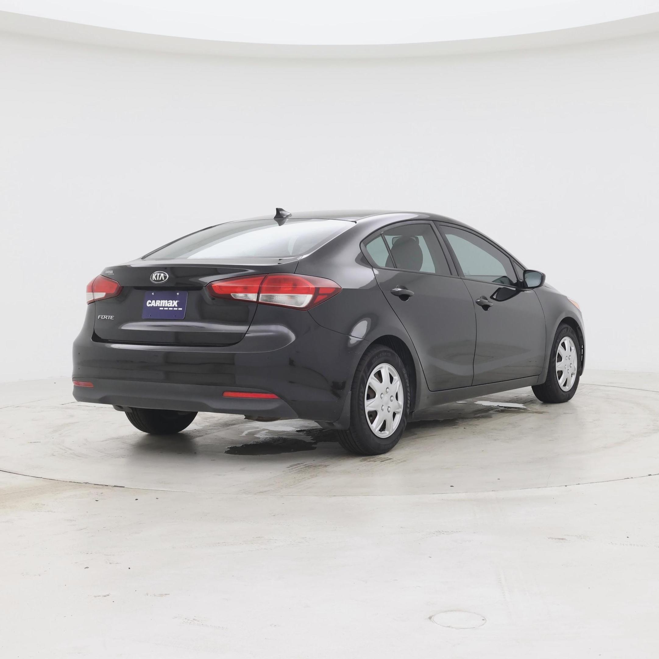 Thumbnail: 2017 Kia Forte - 8