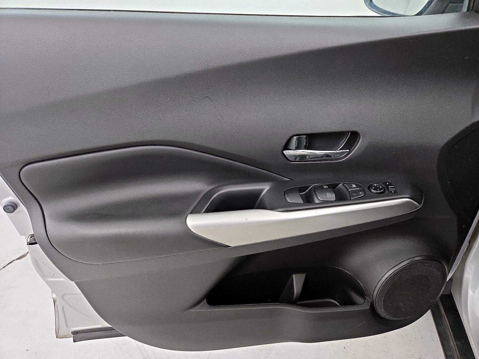 Thumbnail: 2019 Nissan Kicks - 12