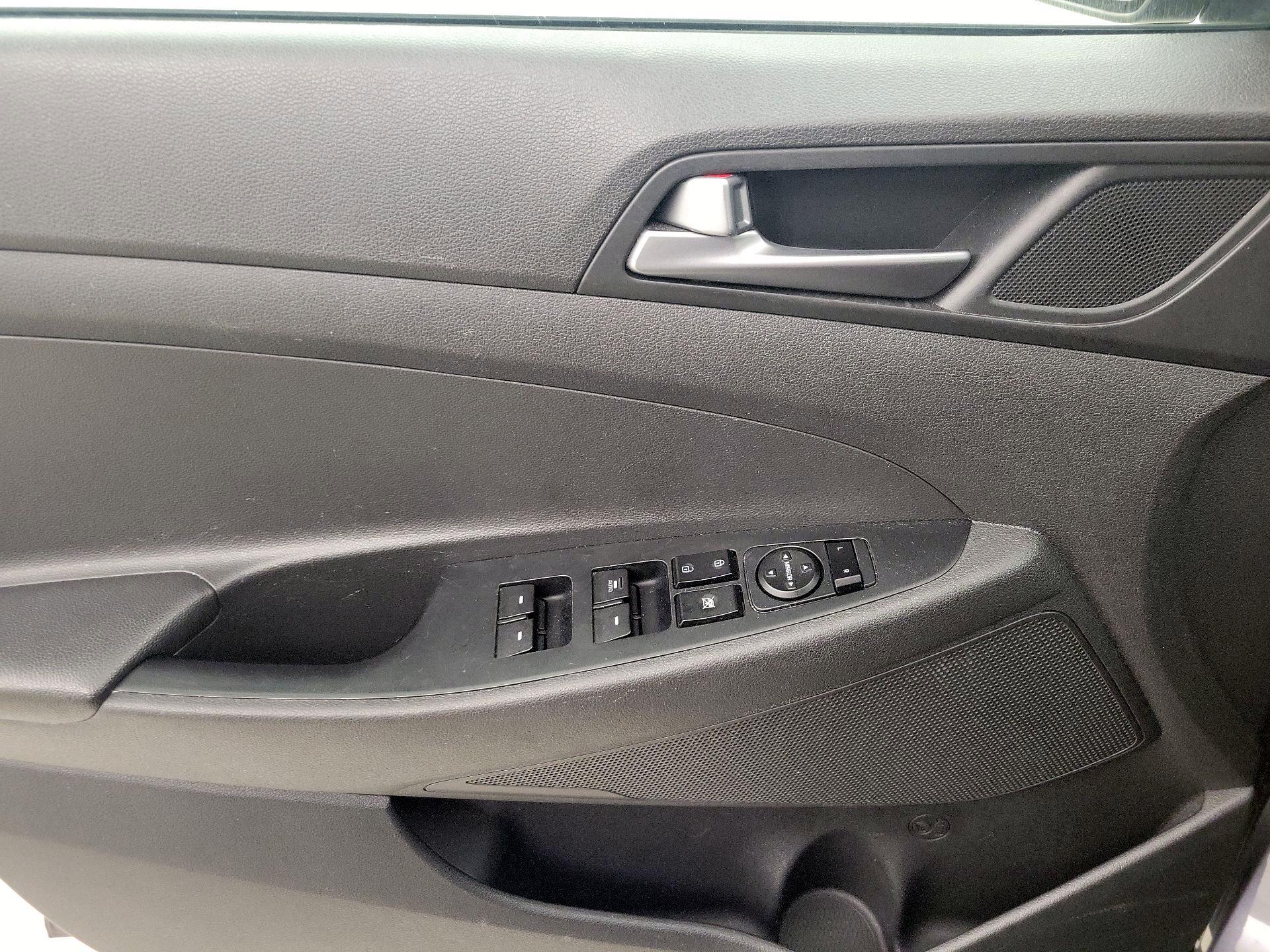 Thumbnail: 2016 Hyundai Tucson - 12