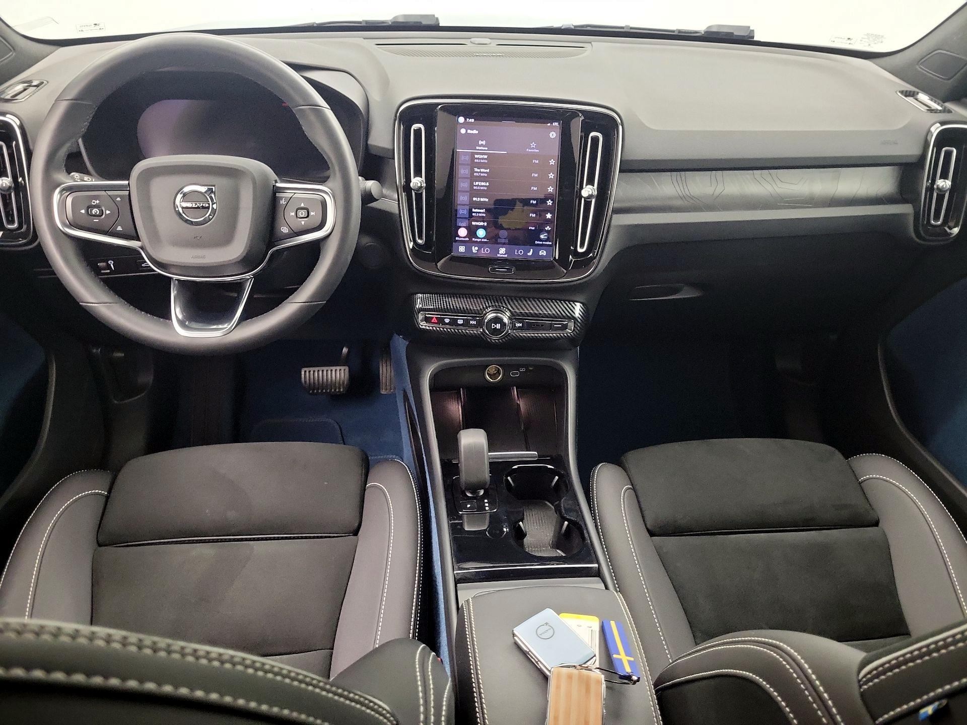 Thumbnail: 2022 Volvo C40 - 9